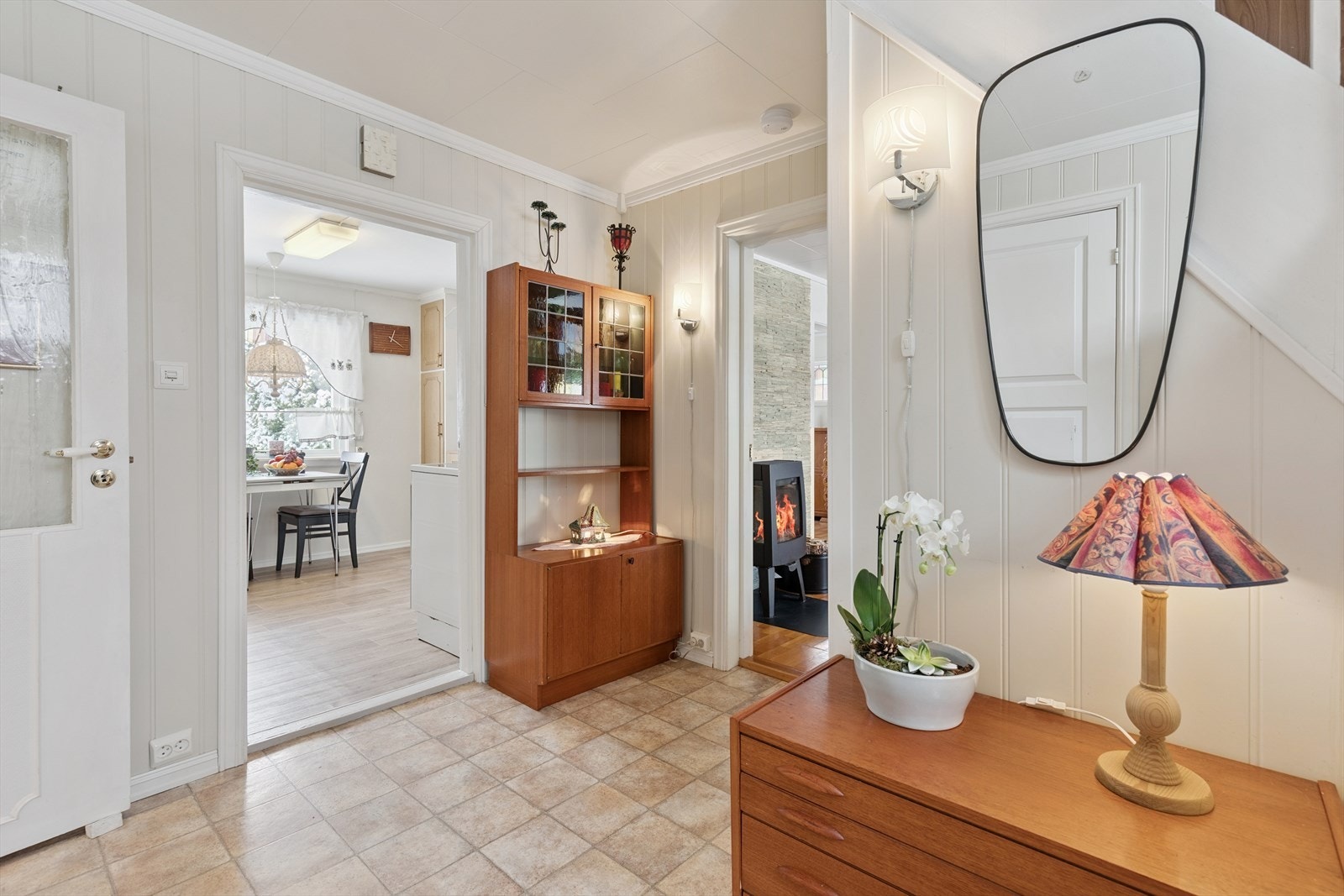 Fra gangen er det adkomst til boligens sentrale rom. Galleribilde