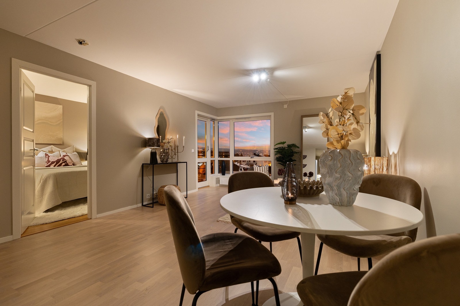 Her ferdes du derfor fritt i stuen Galleribilde