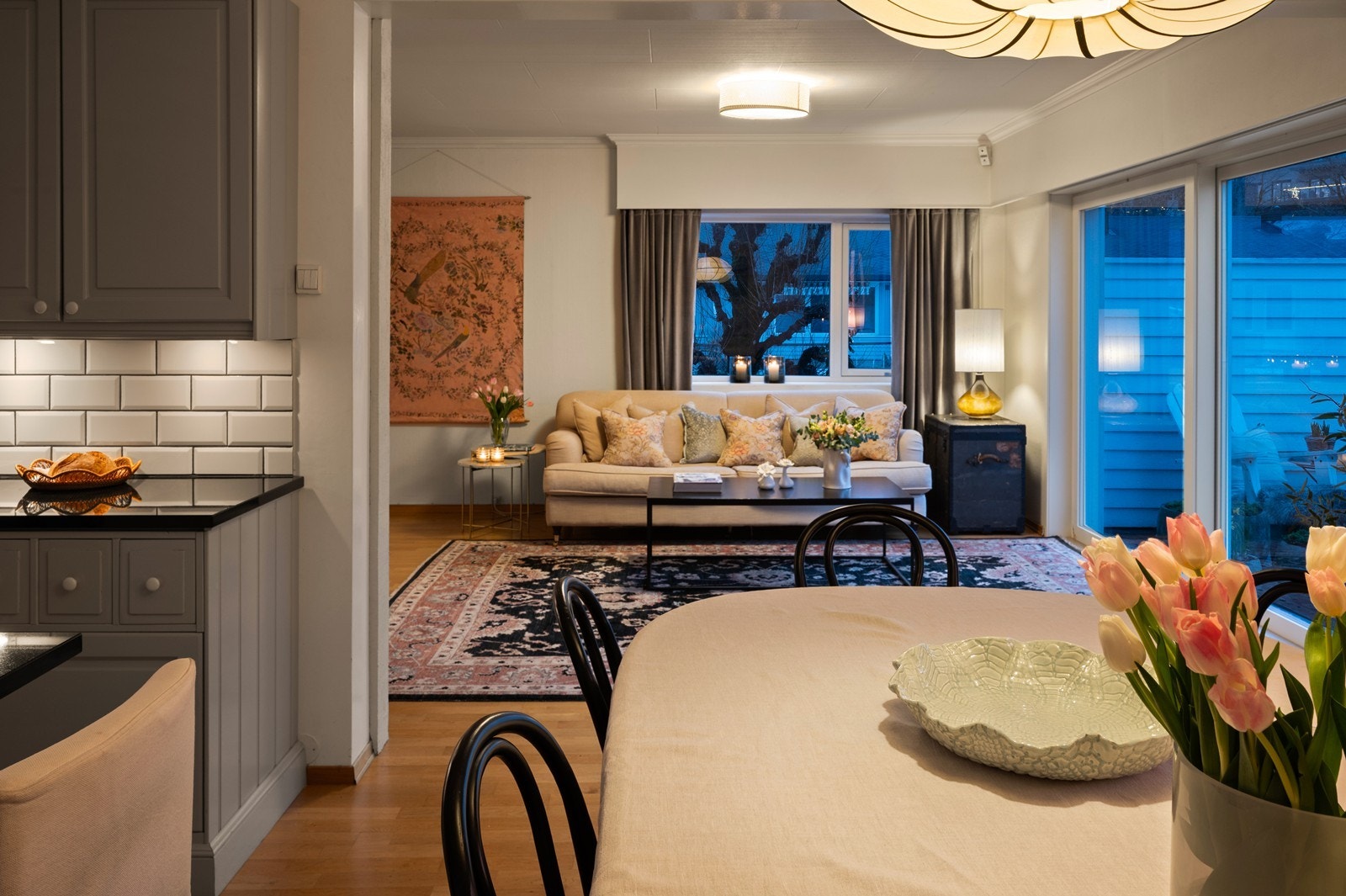 De forskjellige møbleringssonene glir fint over i hverandre og skaper en fin helhet. Galleribilde