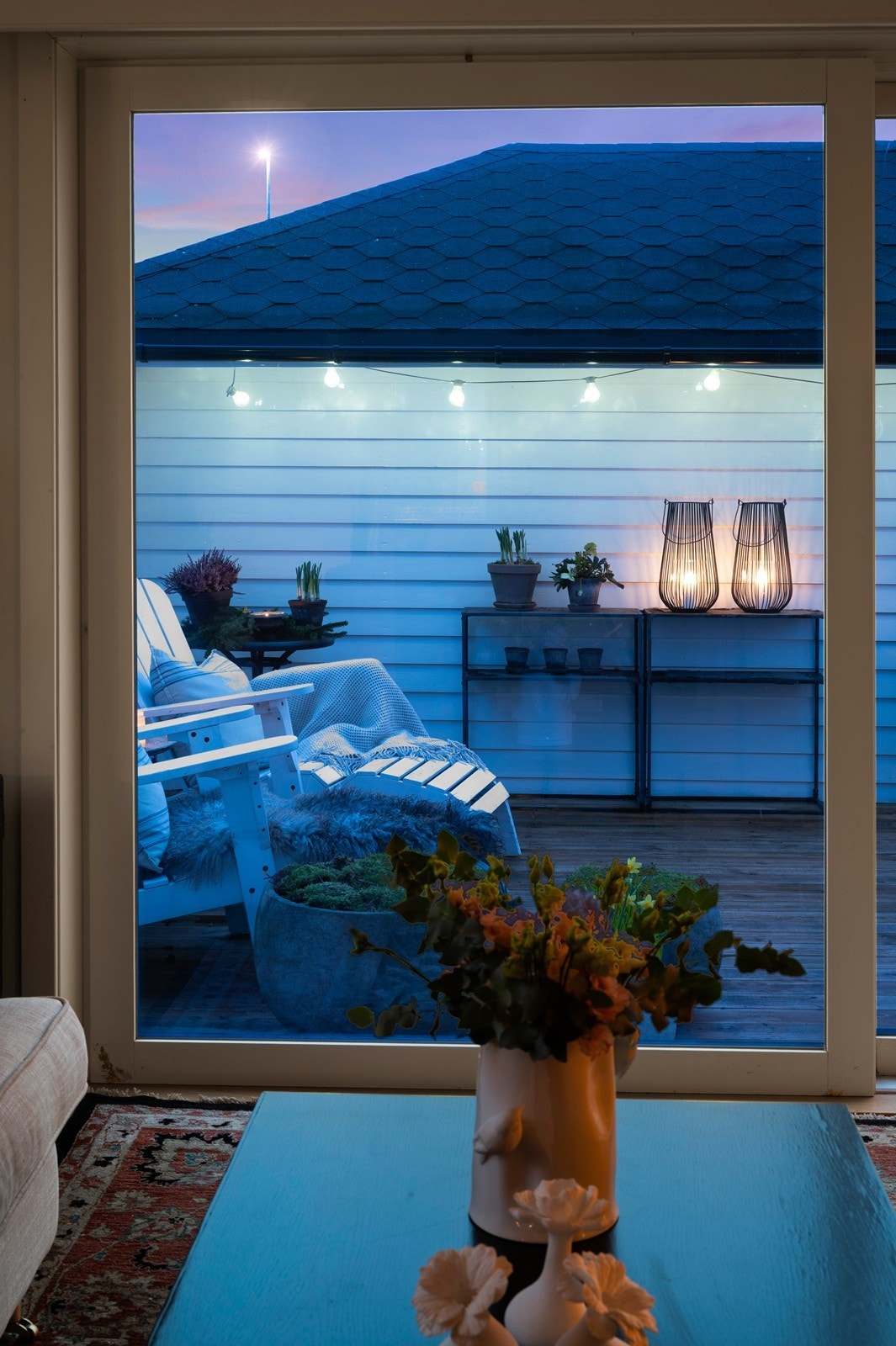 Skyvedøren visker ut skillet mellom inne- og uterom. Galleribilde