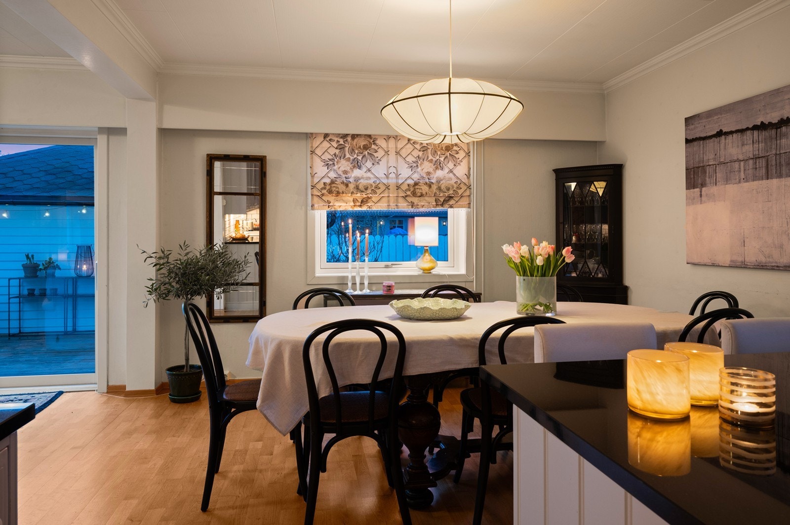 Spieseguppen er naturlig plassert nærmest kjøkkenet. Galleribilde