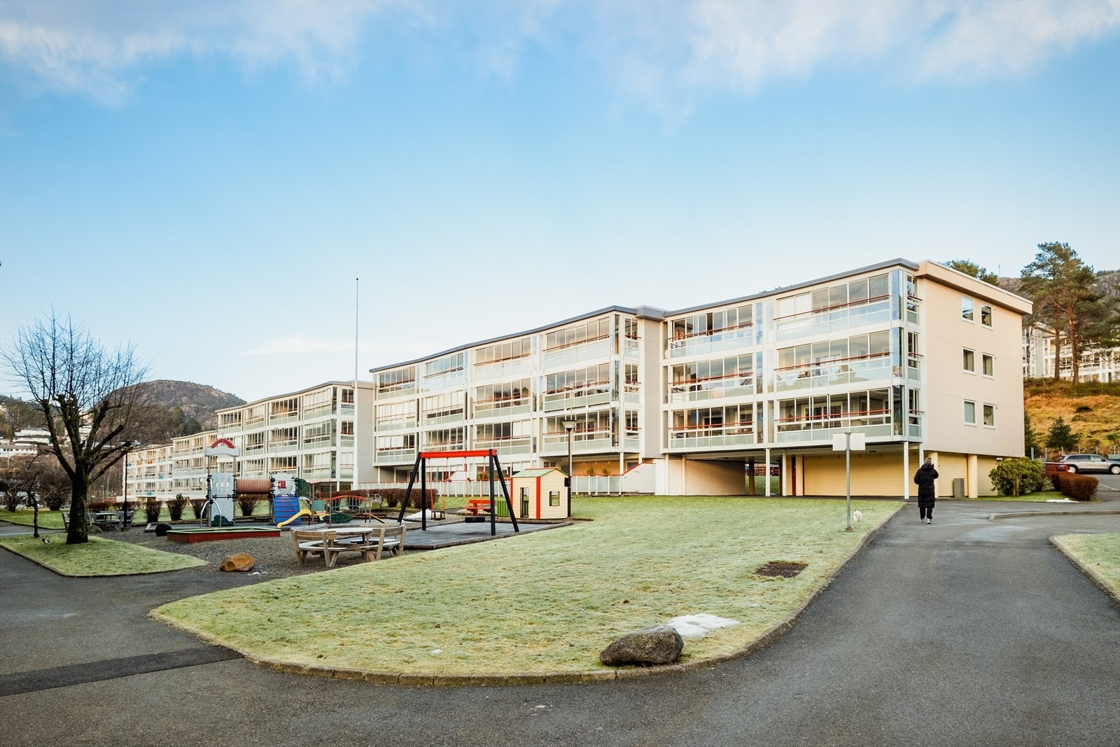 - Nydelige turmuligheter i nærområdet og Kanadaskogen, rundt Storavatnet og opp mot både Damsgårdsfjellet og Løvstakken - Galleribilde