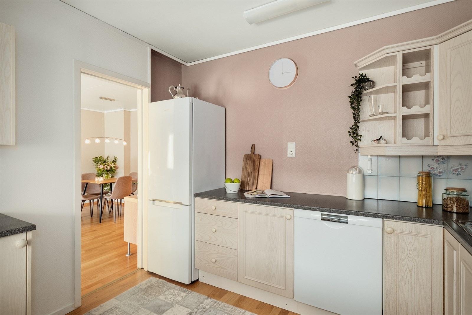 - Det er ingen dok.avgift eller forkjøpsrett i borettslaget - Galleribilde