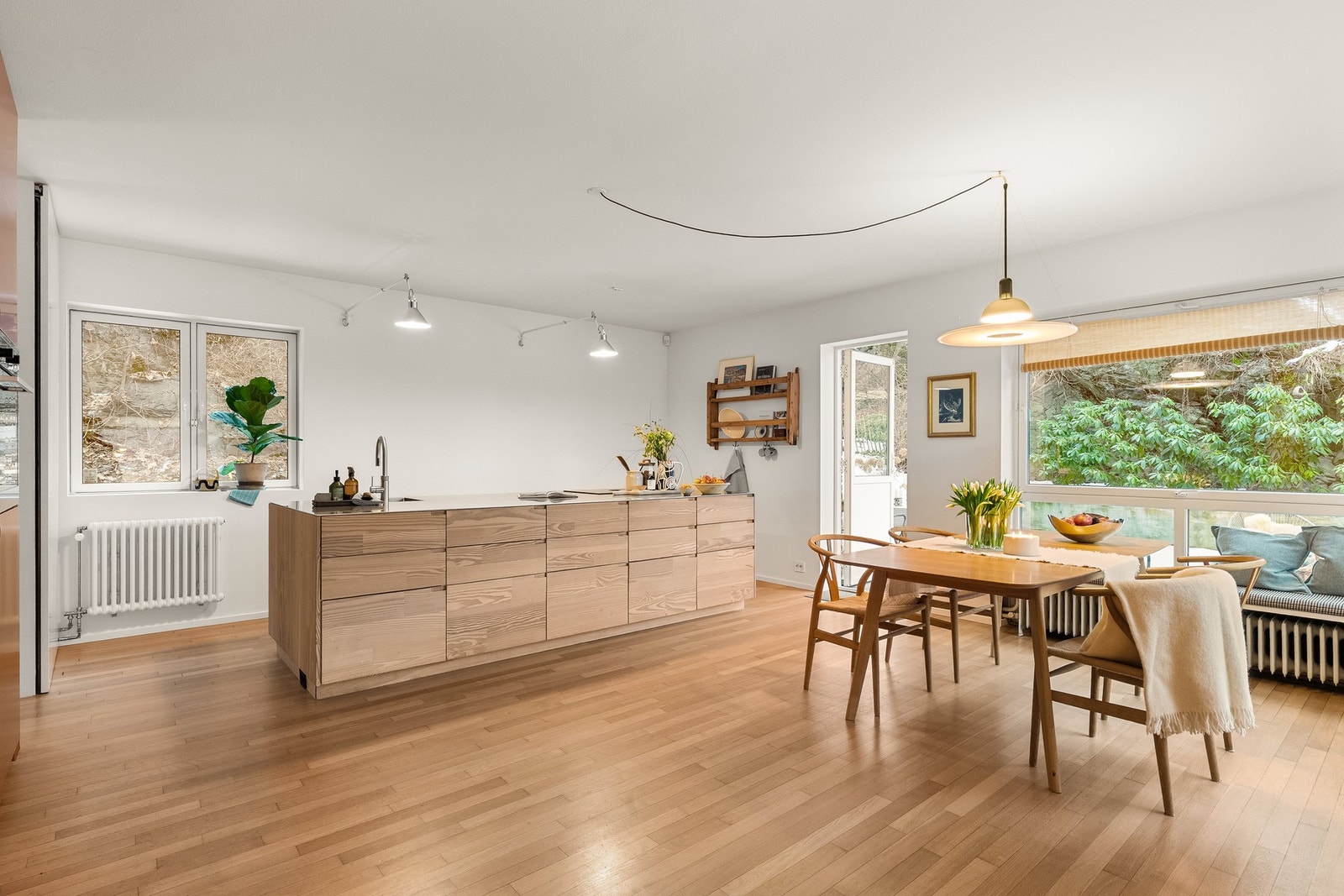 Velkommen inn i Drammensveien 91B, presentert av Joakim Olsen Sandrum v/ Tinholt Eiendomsmegling. Galleribilde