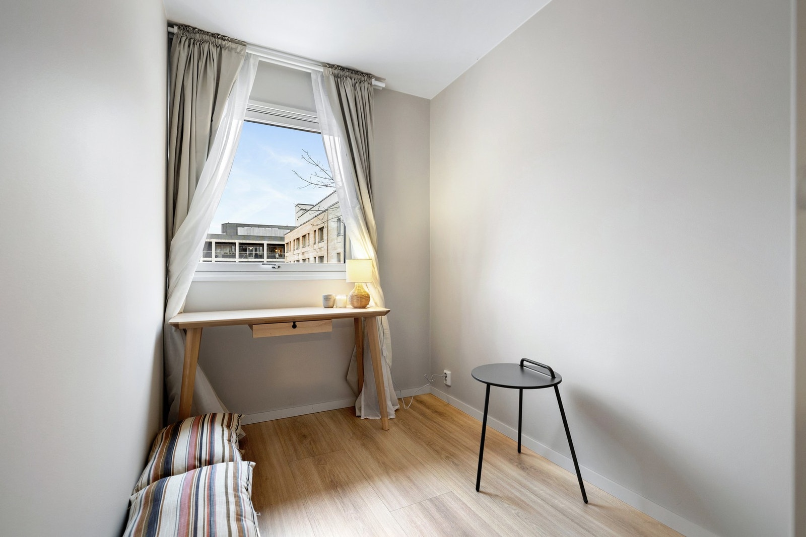 Soverom II har plass til seng og egner seg også som kontor. Galleribilde