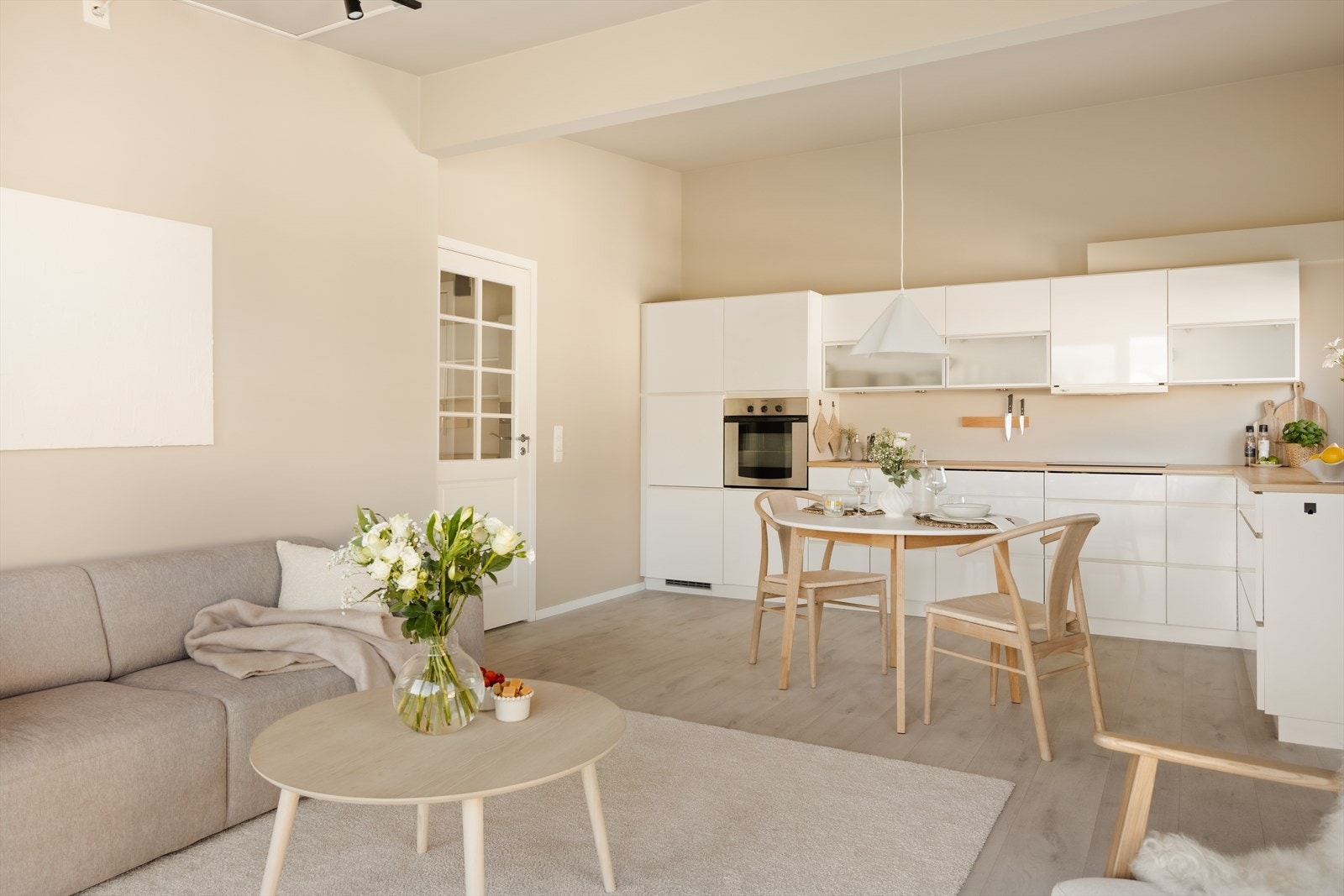 Romslig og tidsriktig kjøkken fra Kvik Galleribilde