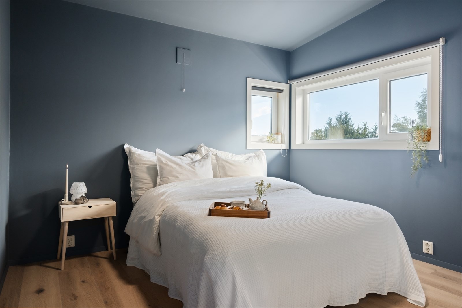 Leiligheten har to luftige soverom Galleribilde