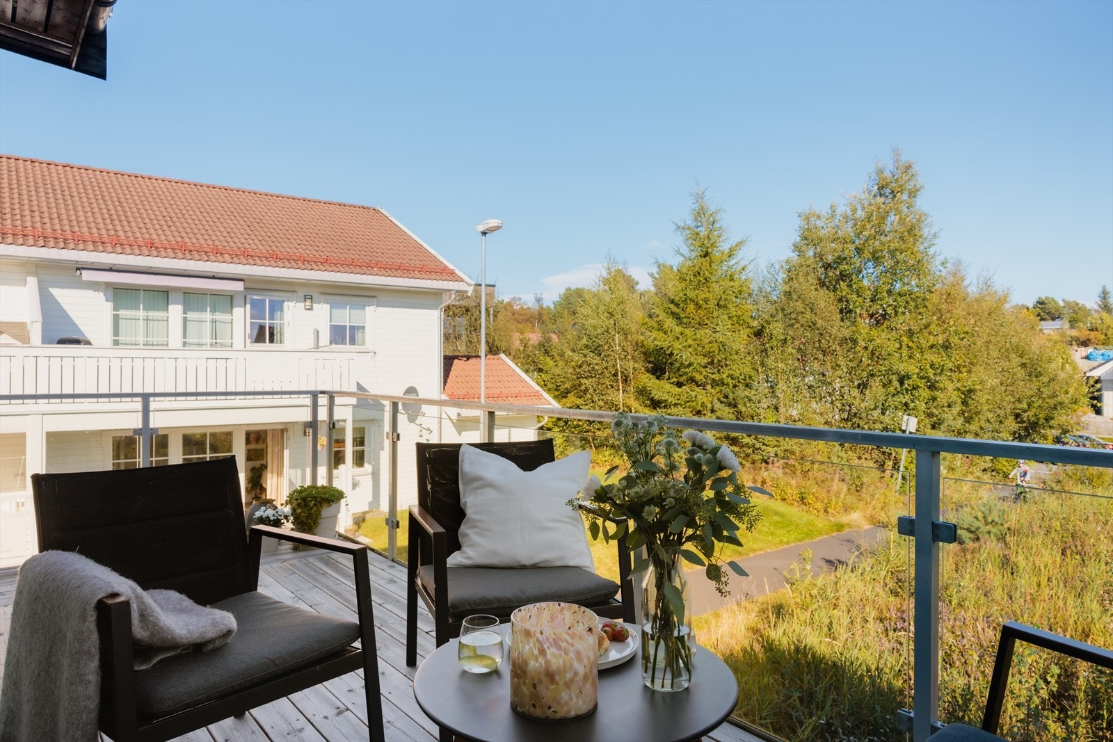 Her sitter du i rolige, naturnære omgivelser Galleribilde