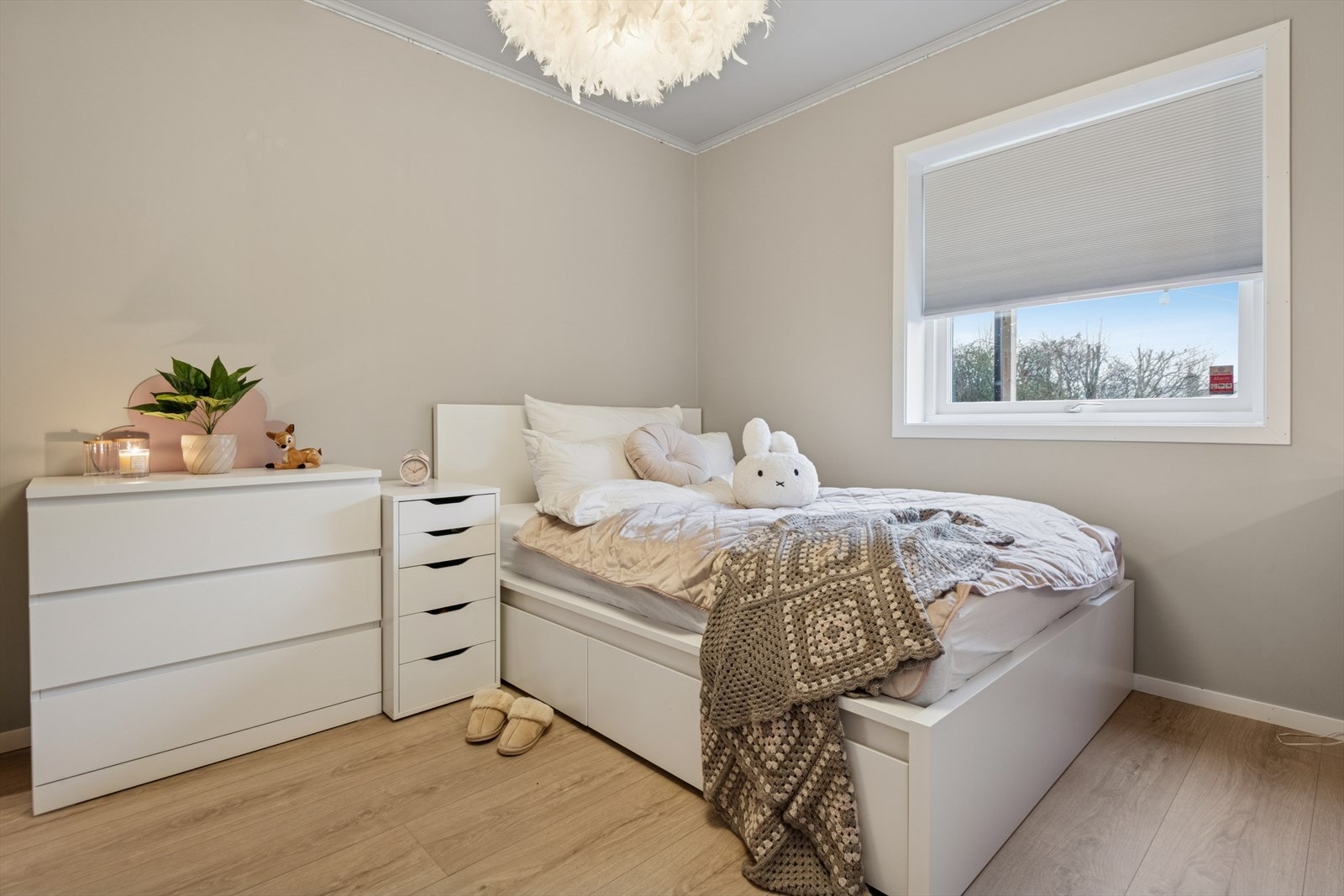 Soverom nr. to, med god plass til seng og tilhørende møbler. Galleribilde