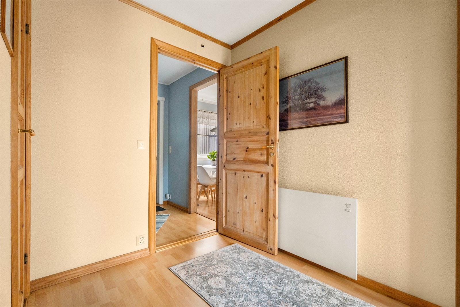 Fra entreen er det direkte tilgang til kjøkkenet. Galleribilde