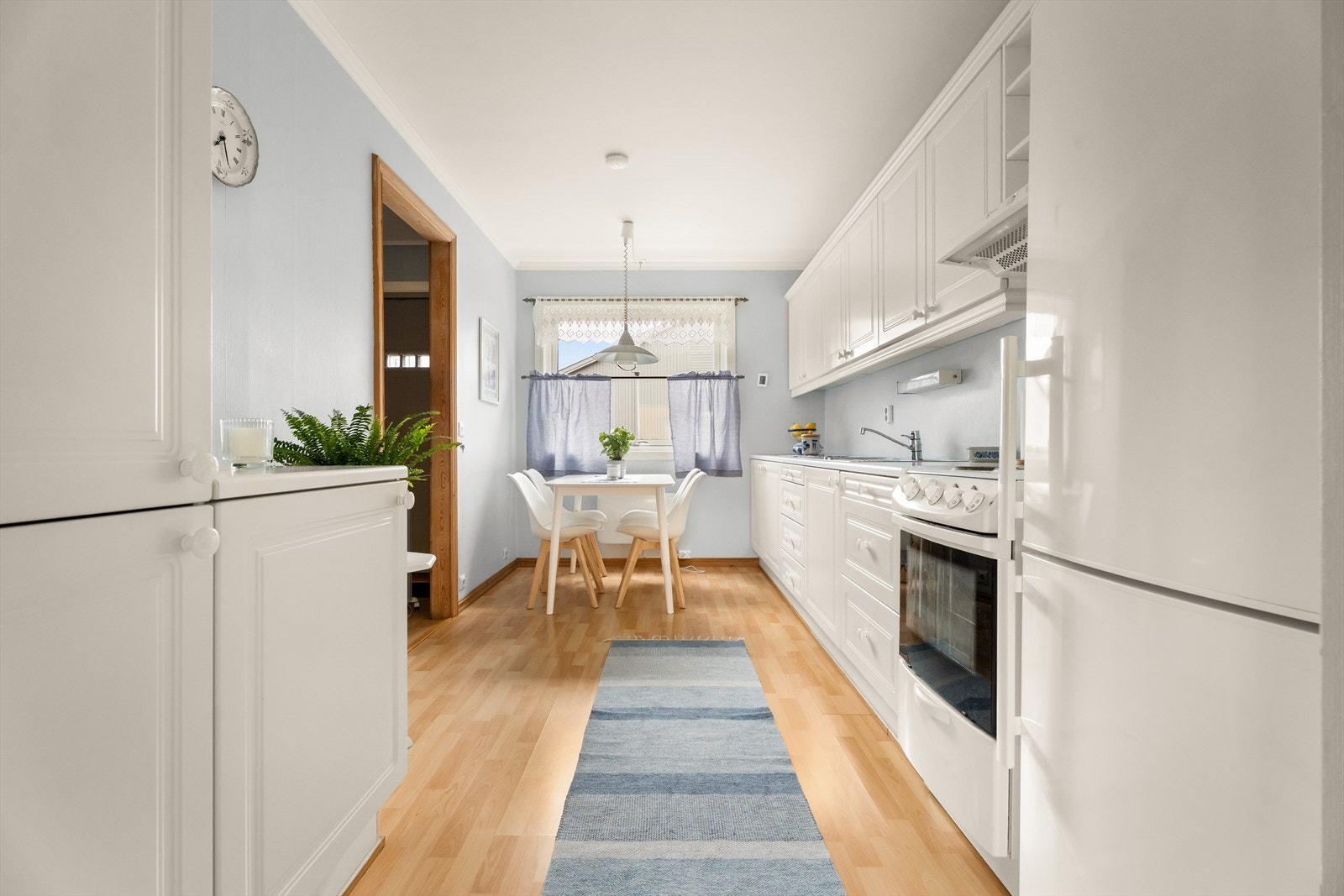 Et funksjonelt kjøkken med stort potensial for den som ønsker å sette sitt eget preg. Galleribilde