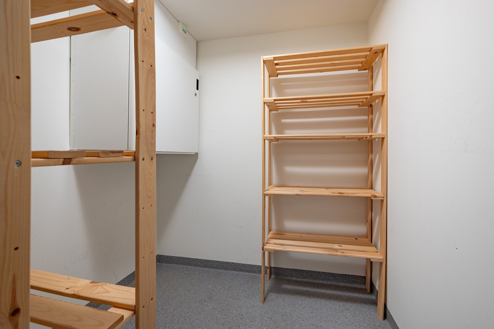 Praktisk bod med lagringsplass og ventilasjonsanlegg Galleribilde