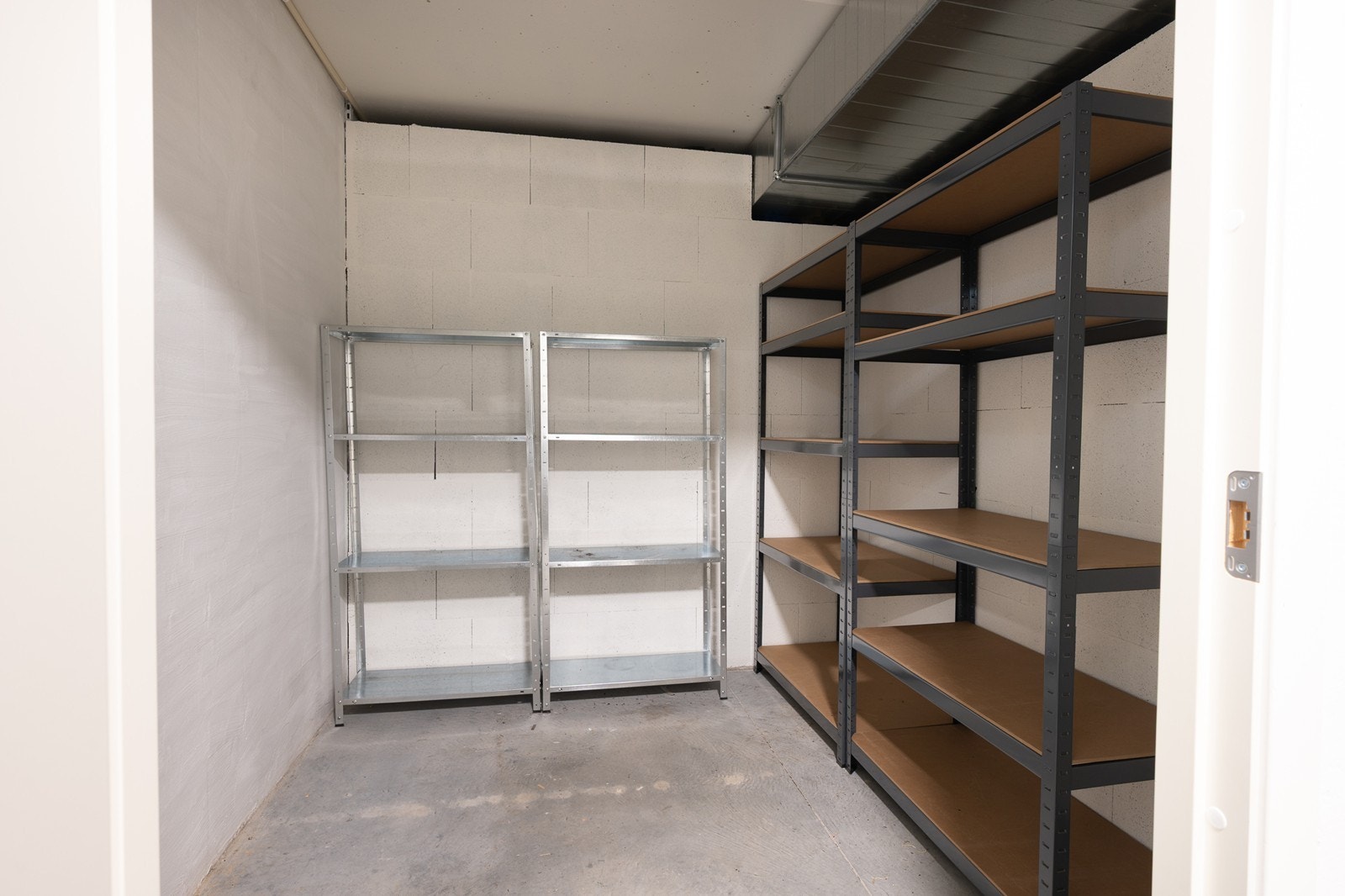 Praktisk sportsbod på 5 kvm - fint for lagring av dekk og sesongbetonte ting Galleribilde