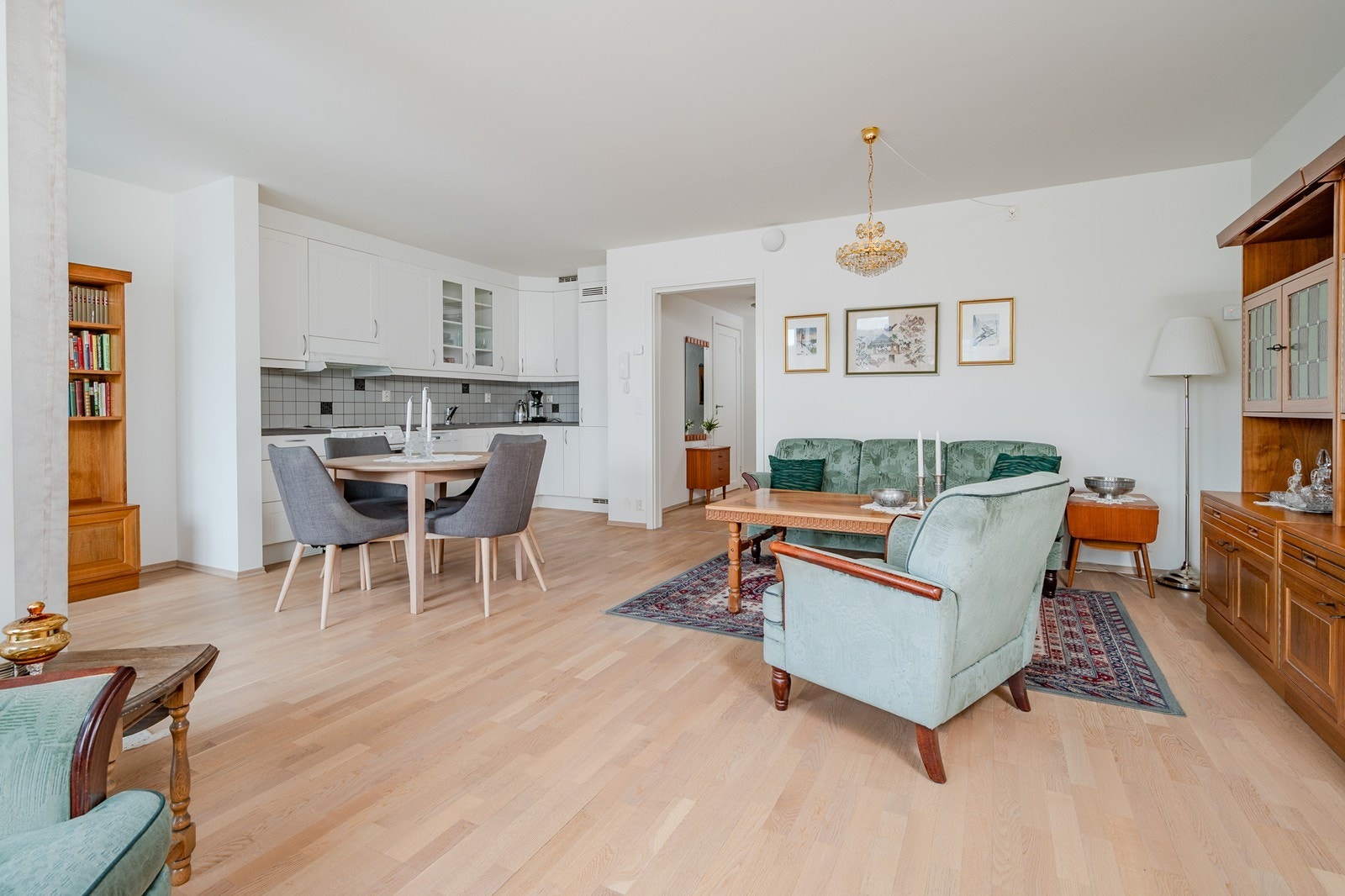 Pent parkettgulv med vannbåren gulvvarme Galleribilde