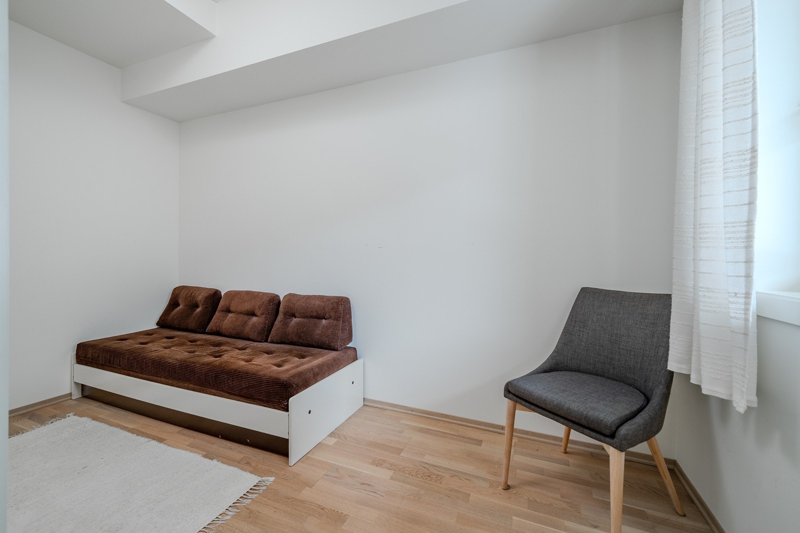 Soverom 2 - fint som kontor, barne- eller gjesterom Galleribilde