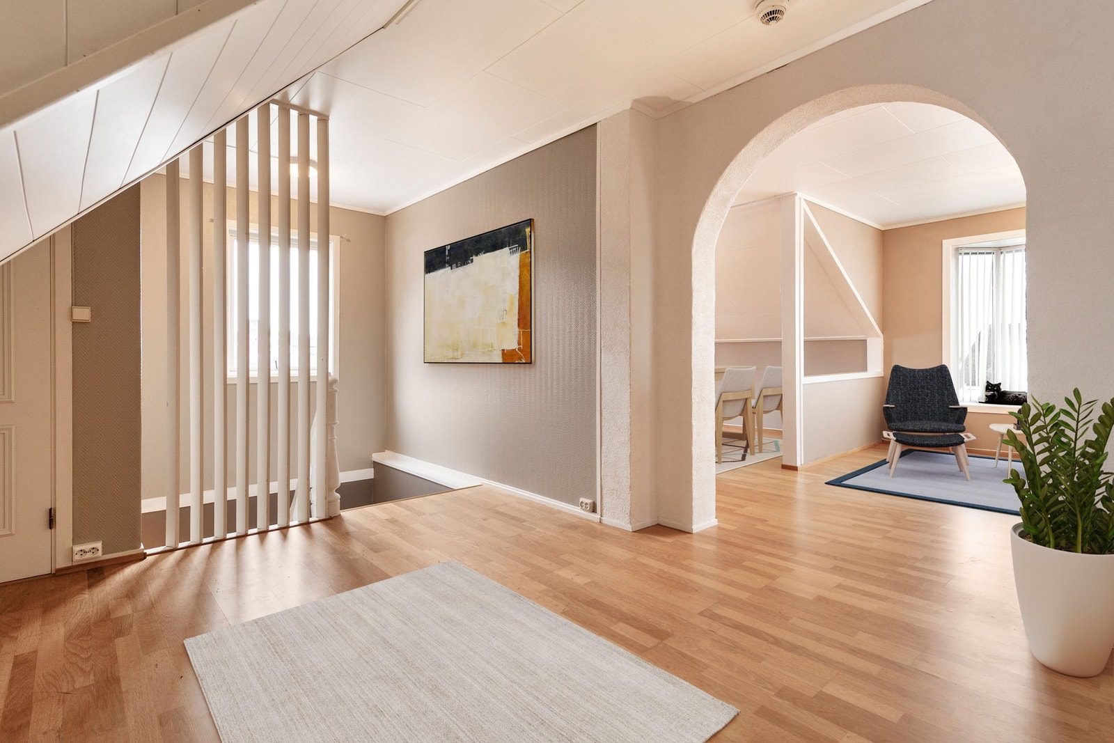 Boligen er gjennomgående malt i delikate farger - og er videre digitalt møblert. Galleribilde