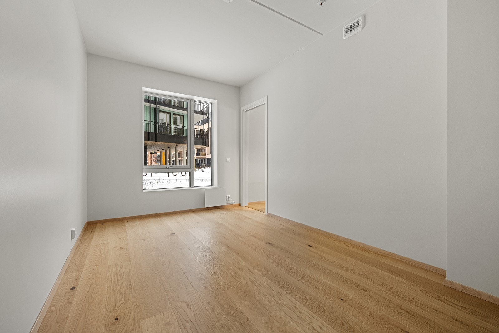 Soverommet har en god størrelse med plass til dobbeltseng og garderobeløsning. Galleribilde