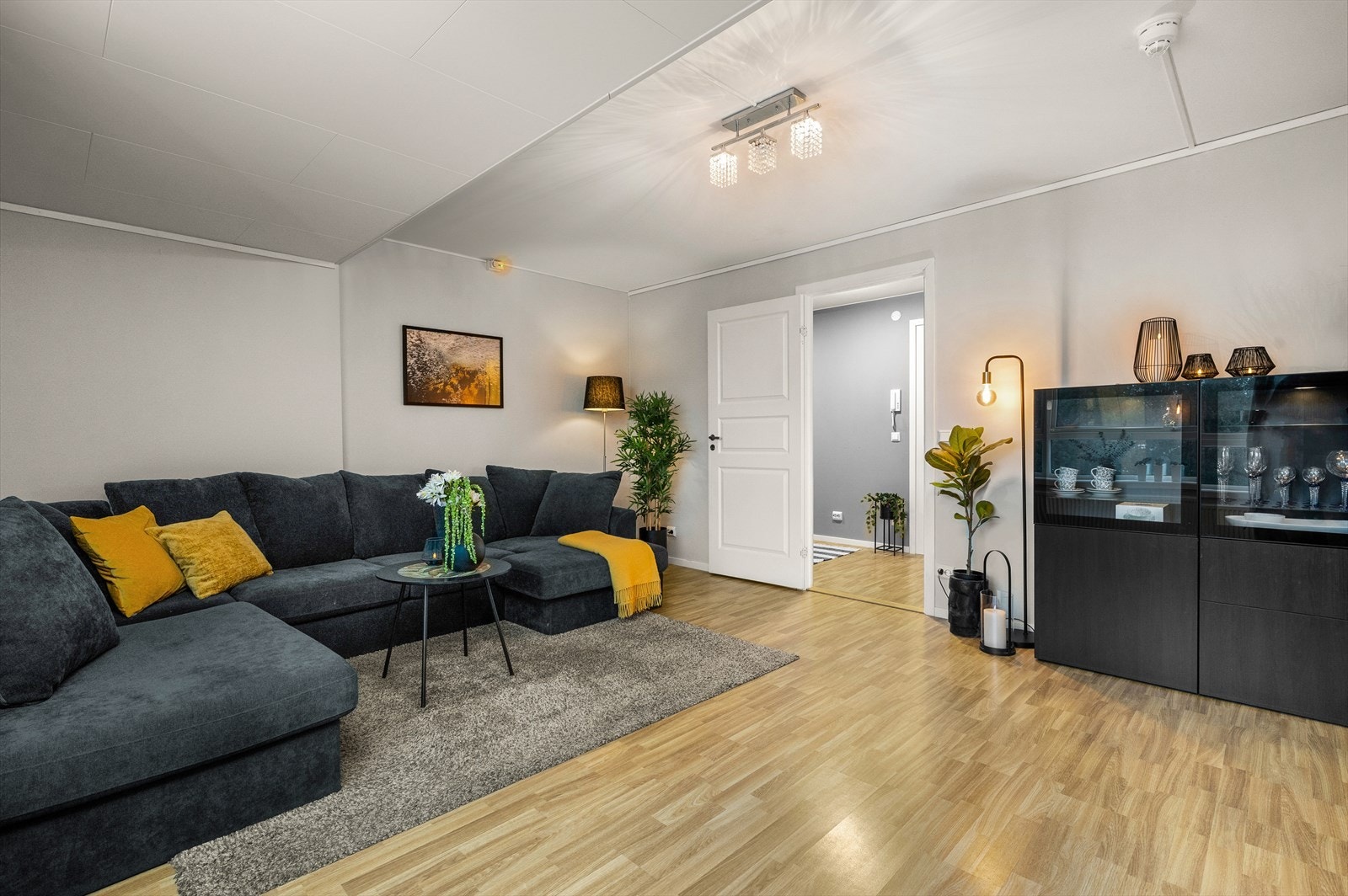 Leiligheten har en fantastisk planløsning hvor stue- og kjøkkenarealet er på romslige 31,4 kvm. Galleribilde