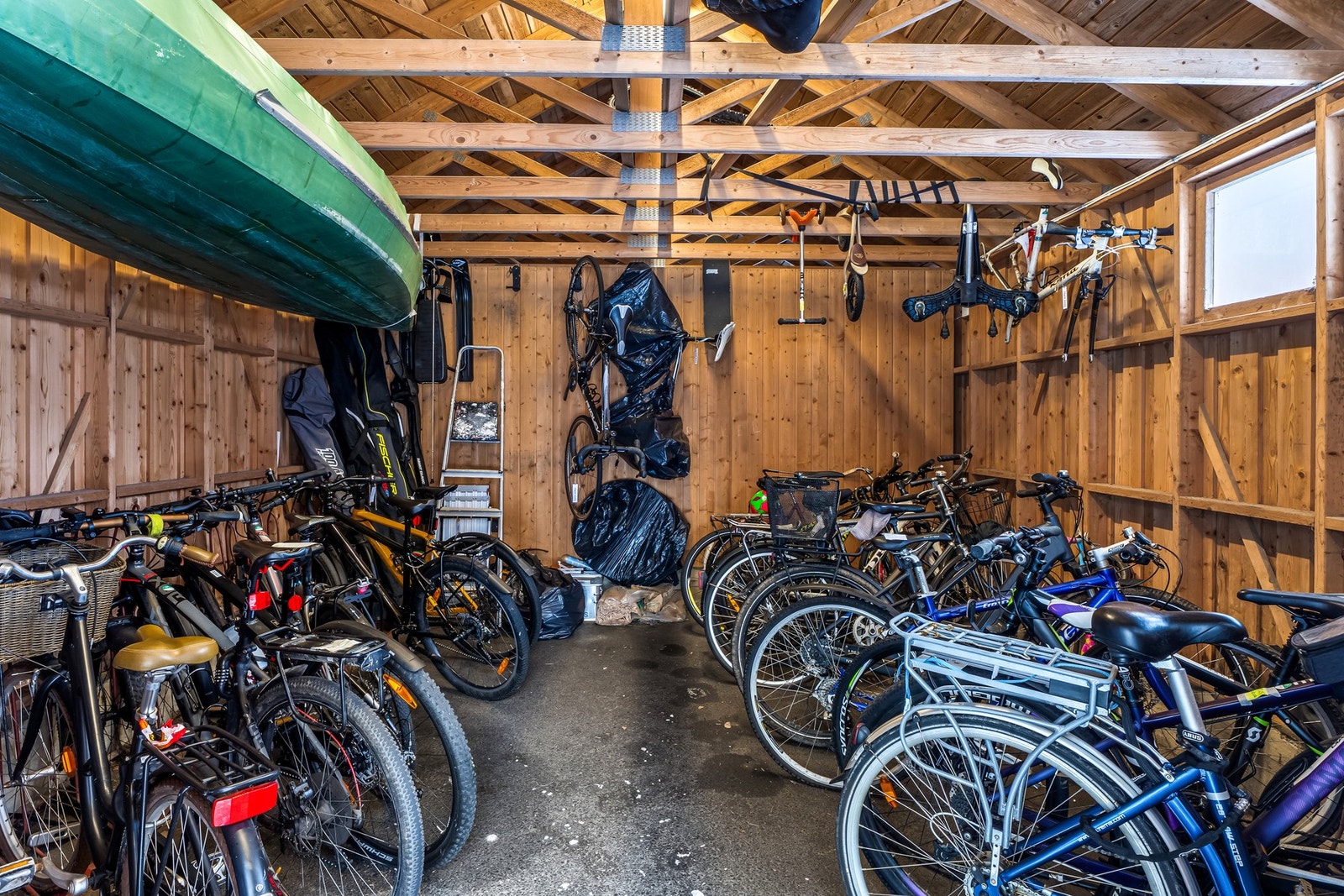 Beboere har tilgang til et sykkelskur for lagring av sykler. Galleribilde