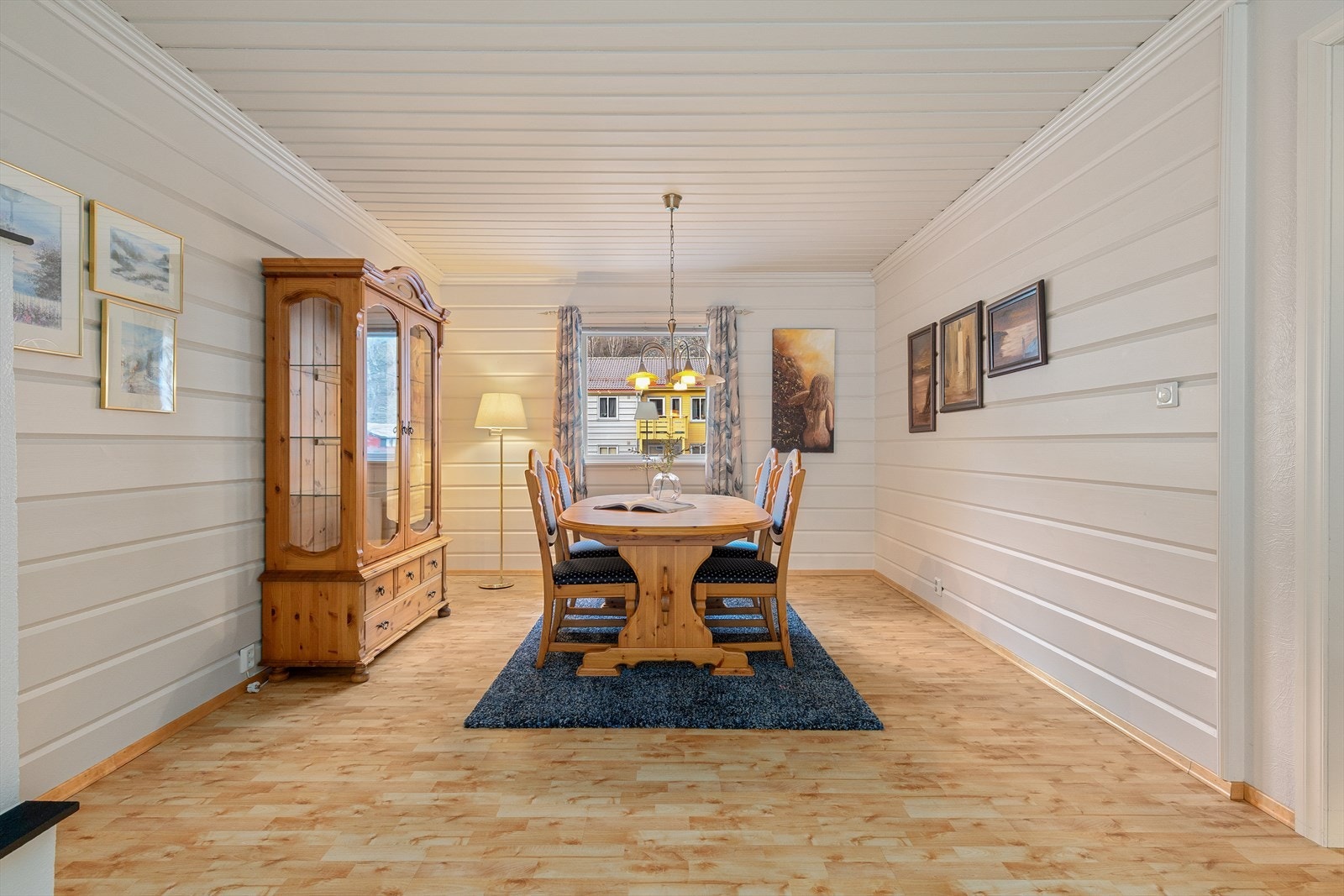 Svært romsleg med fin utforming som gjer det enkelt å møblere. Galleribilde