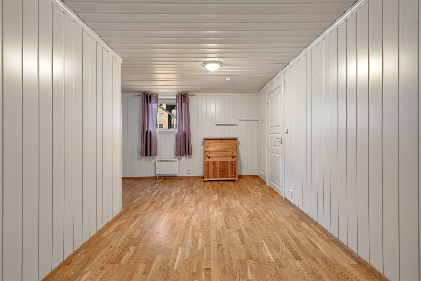 Godt og romsleg soverom med plass til det ein måtte ynskje. Galleribilde