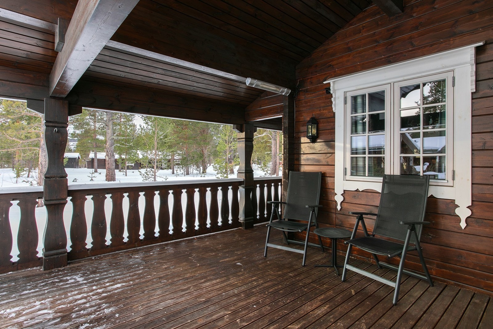 Romslig terrasse som er overbygd Galleribilde