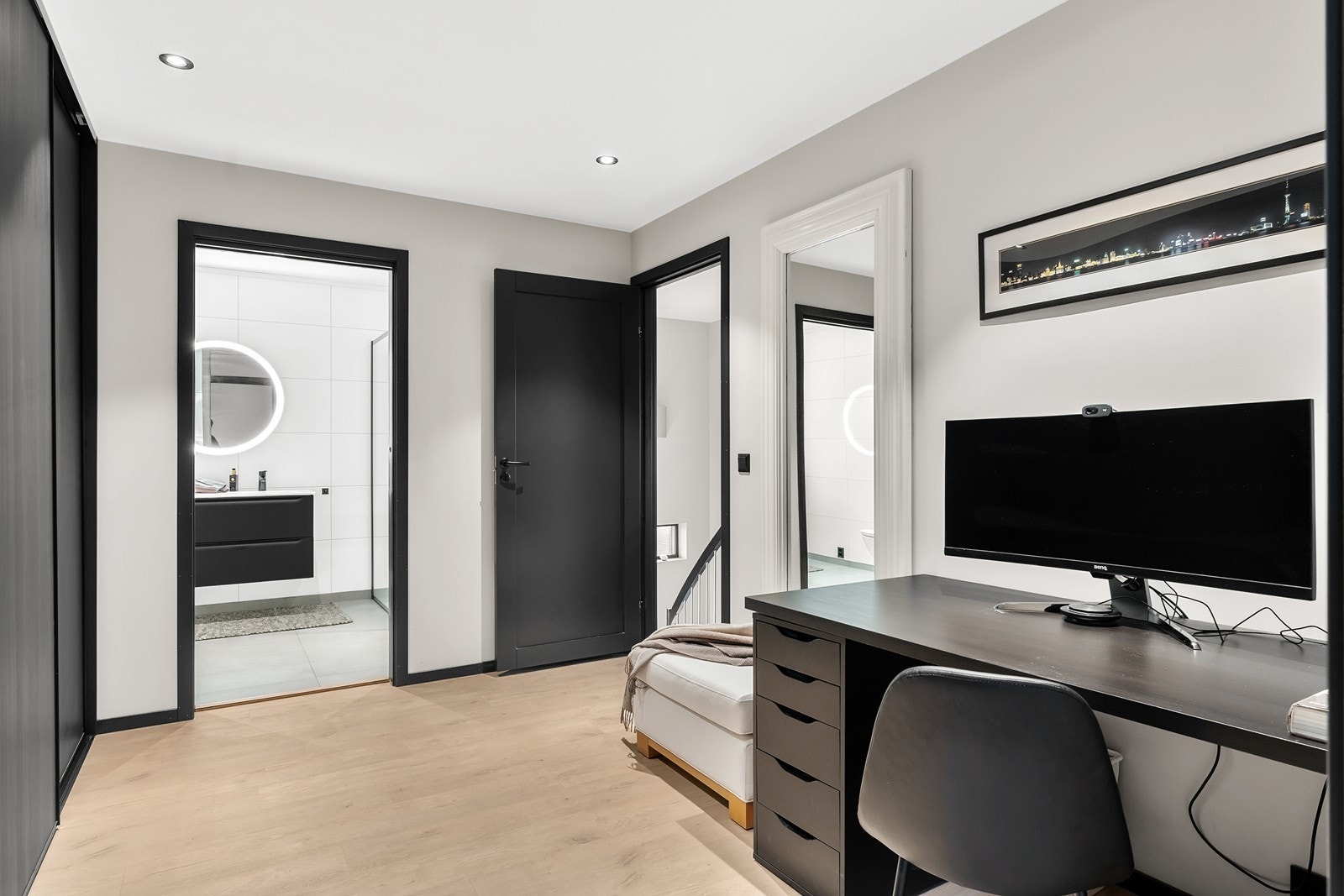 Rommet benyttes også som kontor Galleribilde