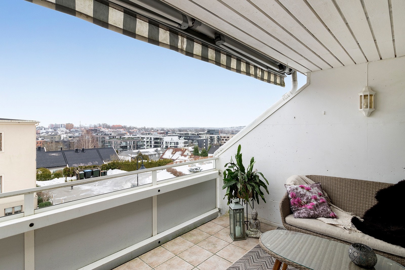 Nydelig balkong med utsikt over Tønsberg by Galleribilde