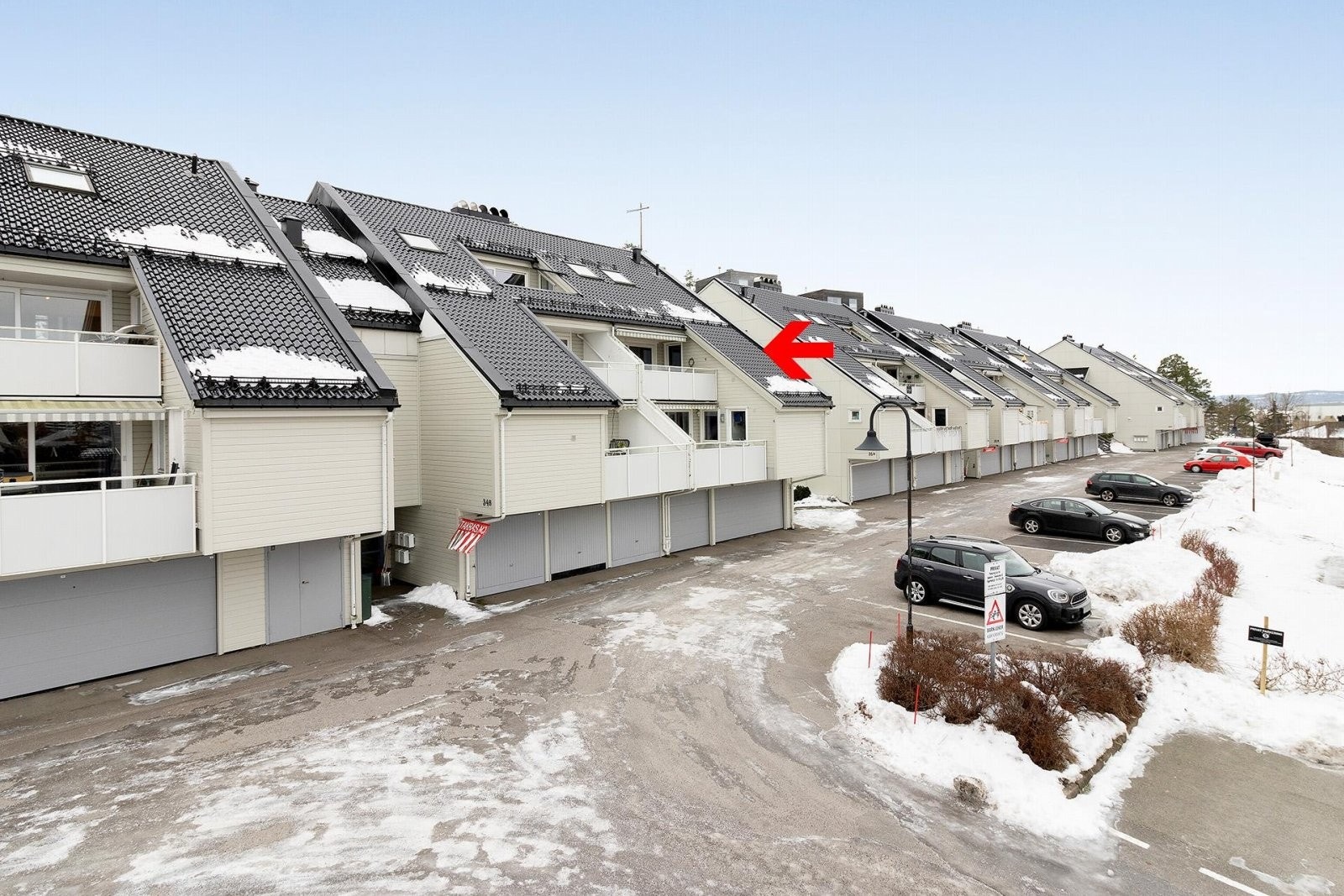 Fasade og garasje Galleribilde