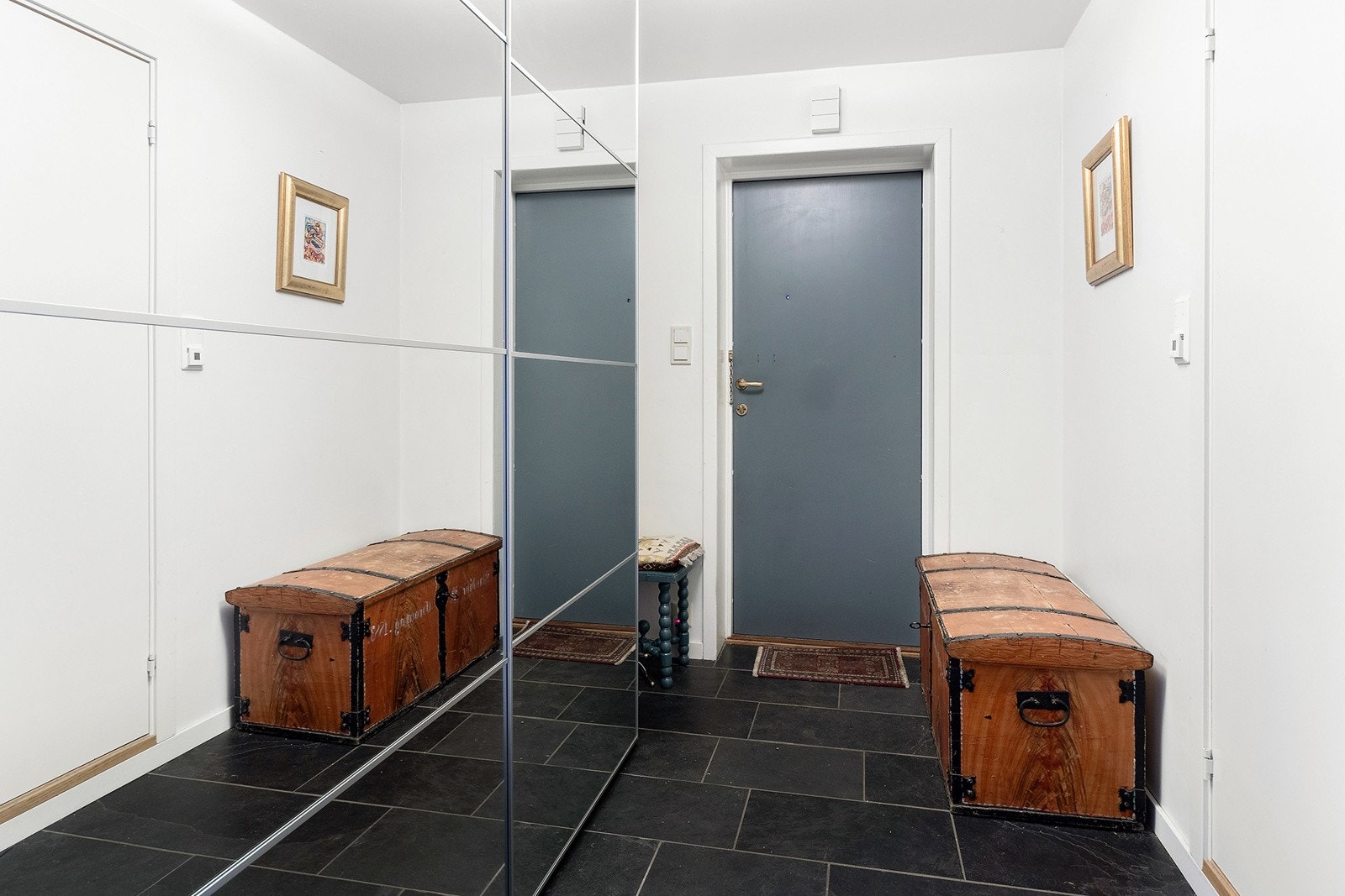 Entrè med garderobe Galleribilde