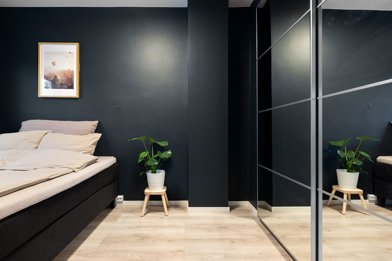 Soverommet har et rolig og gjennomført uttrykk. Galleribilde