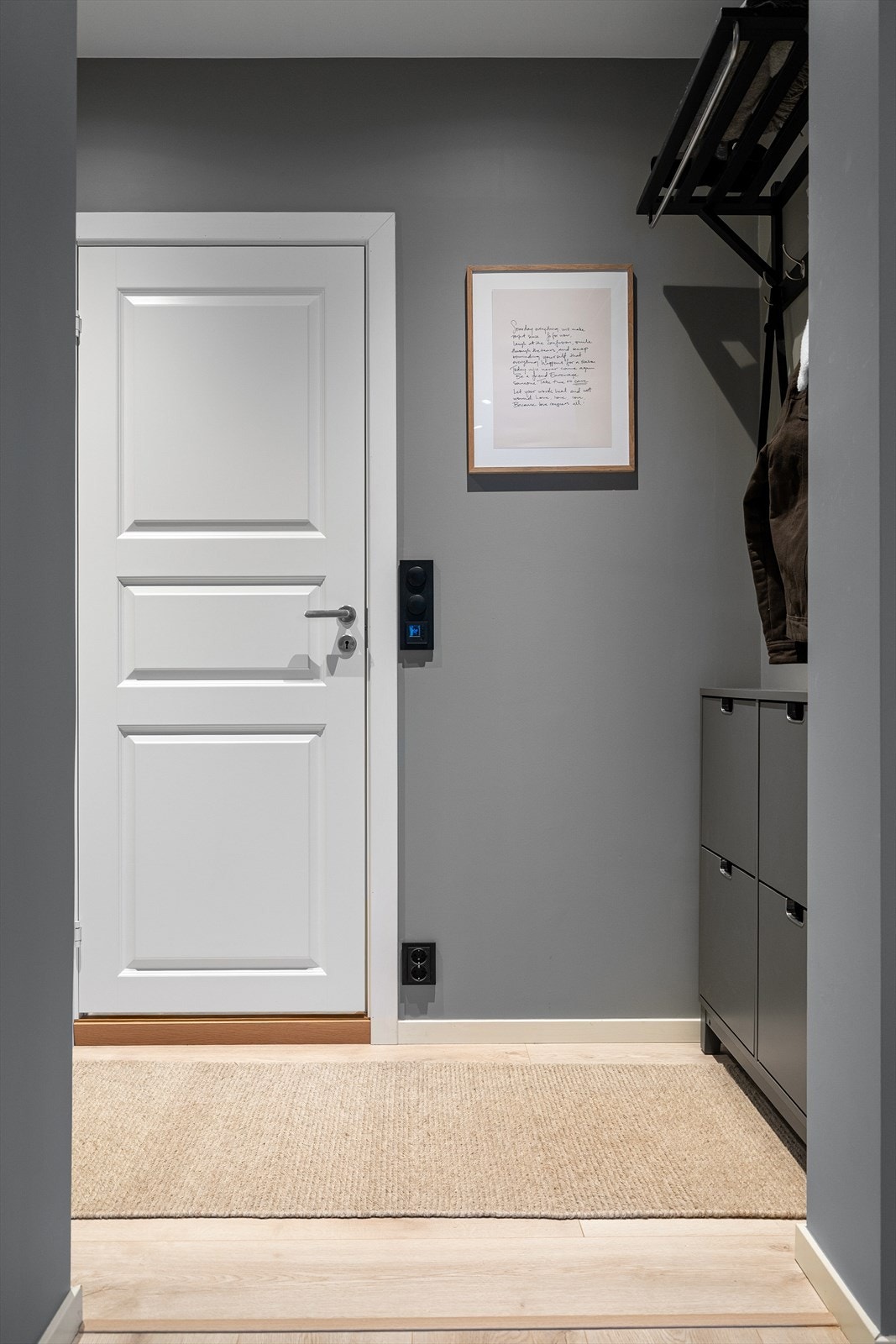 Badet er praktisk plassert i tilknytning til entréen. Galleribilde