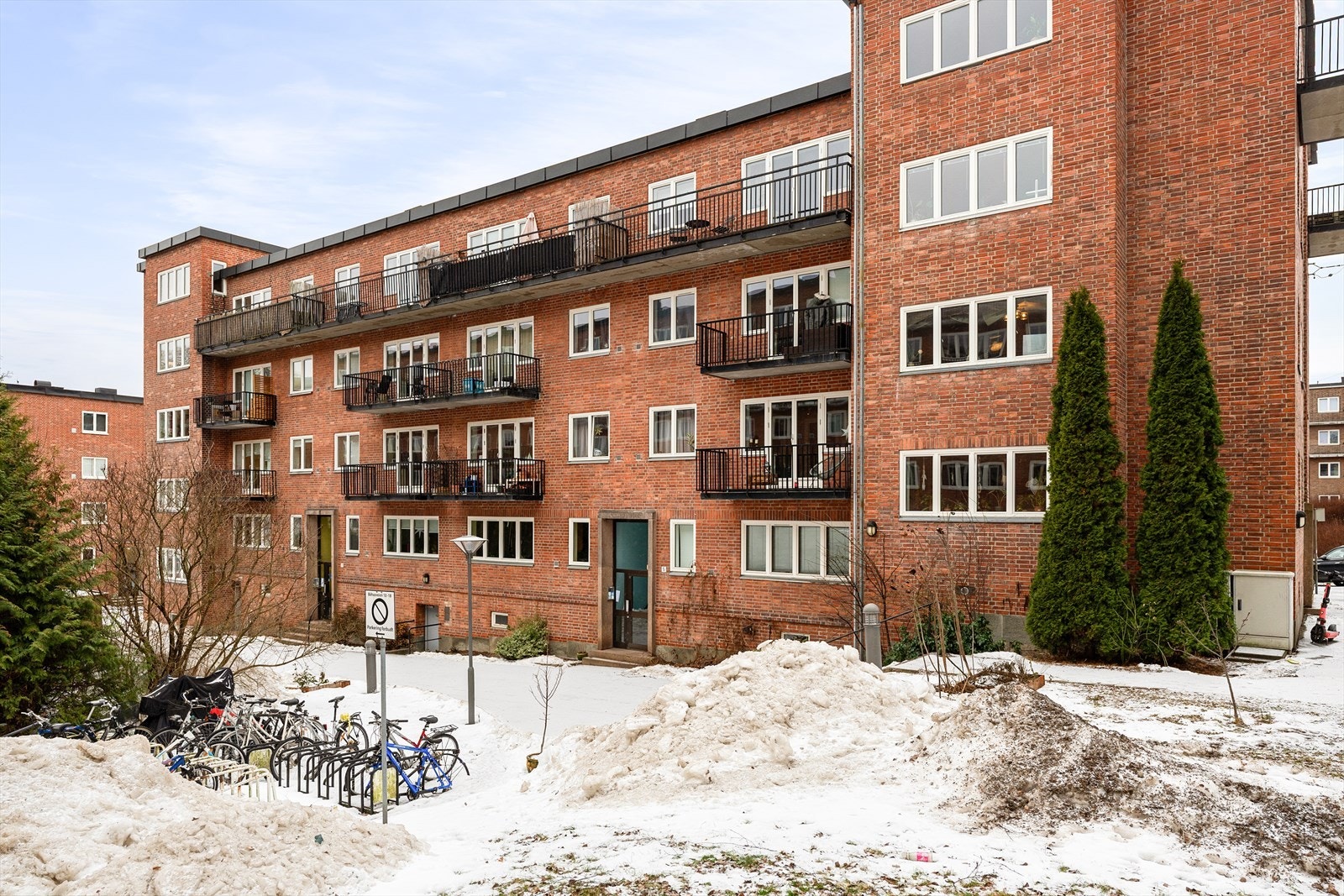 Sameiet består av 72 boligseksjoner og 6 næringsseksjoner. Galleribilde