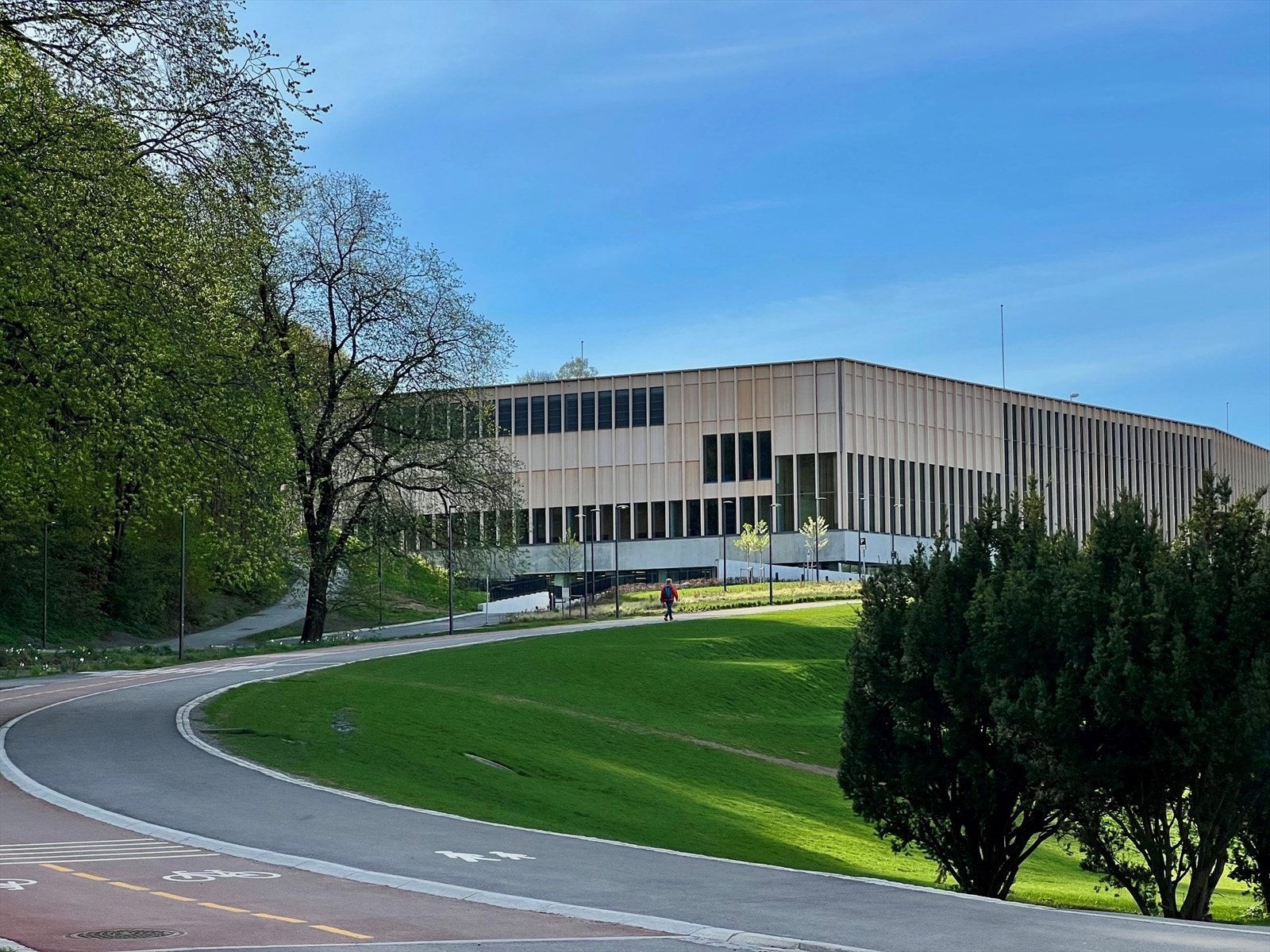 Med den nye svømmehallen på Tøyenbadet, ferdigstilt i 2025, har du et toppmoderne anlegg rett i nærheten med både bassenger, treningsfasiliteter og velværetilbud. Galleribilde