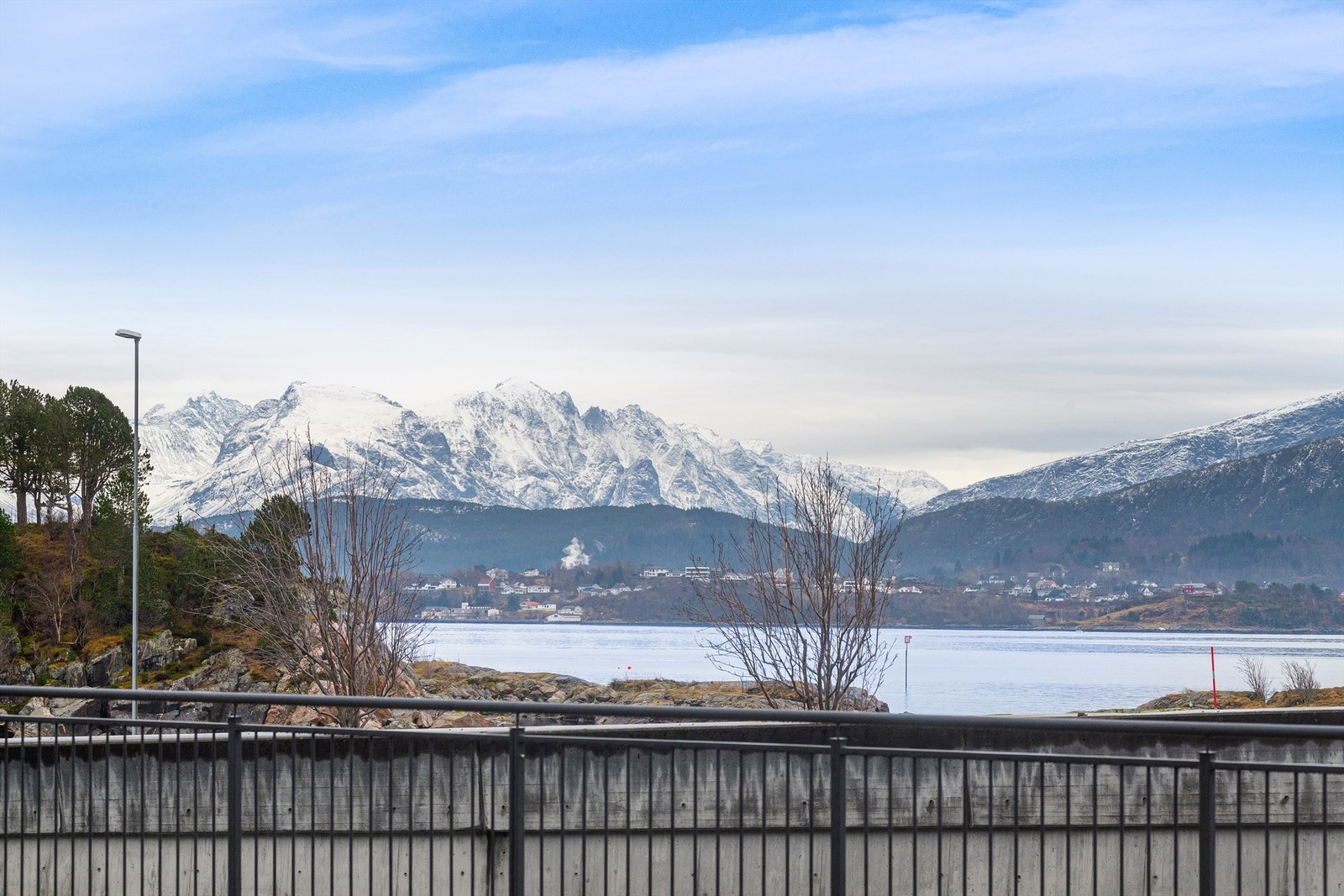 Flott utsikt mot Sunnmørsalpene Galleribilde