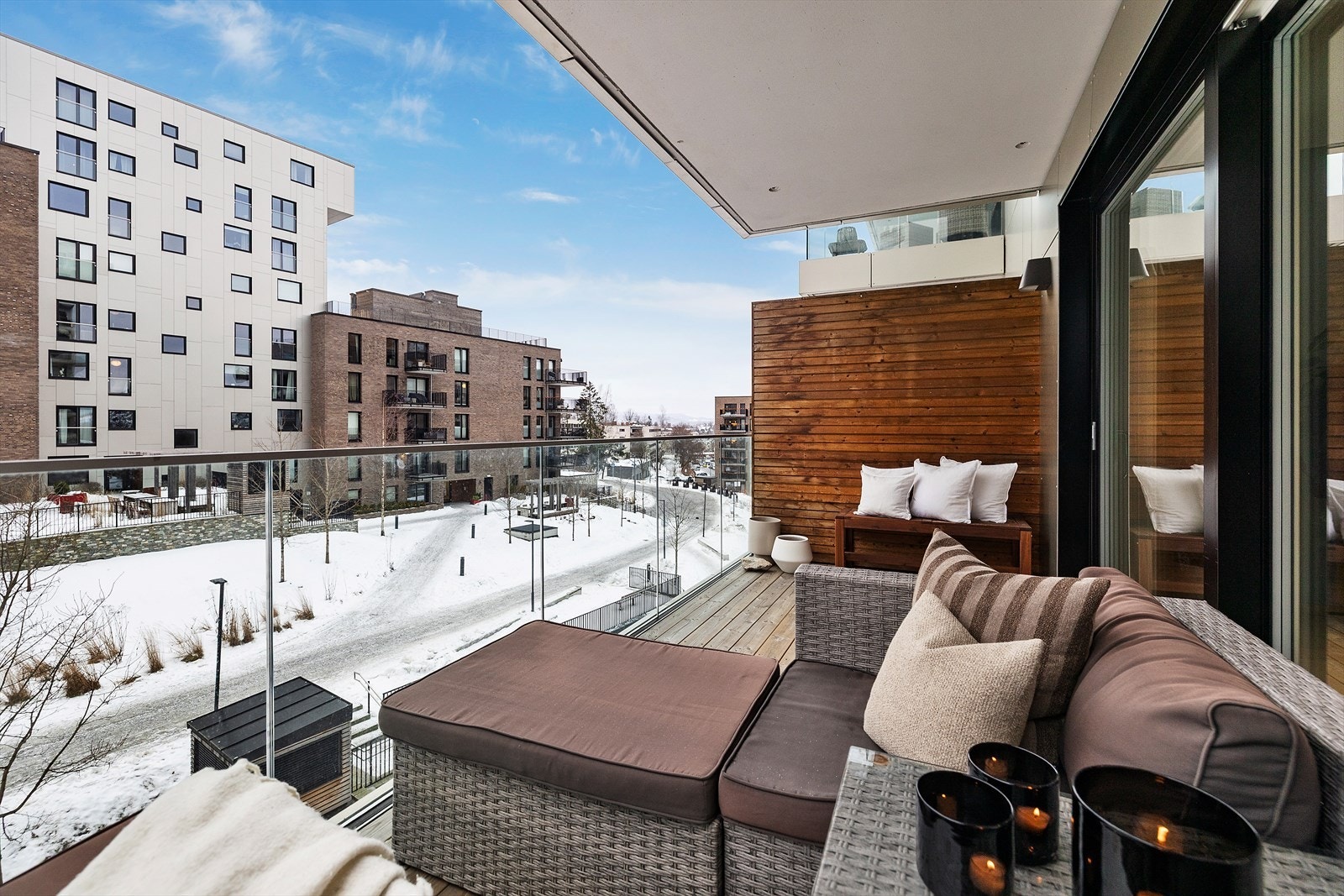 Her får dere en moderne og lekker leilighet med høy standard fra 2020 og stor, solrik balkong. Galleribilde