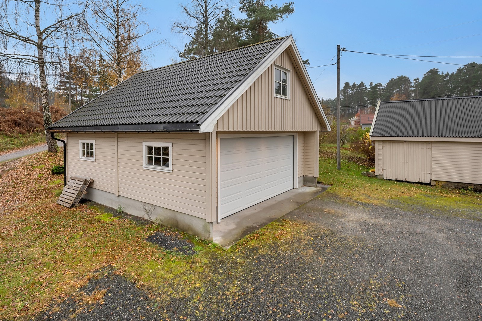 Garasjen er oppført i 2008. Galleribilde