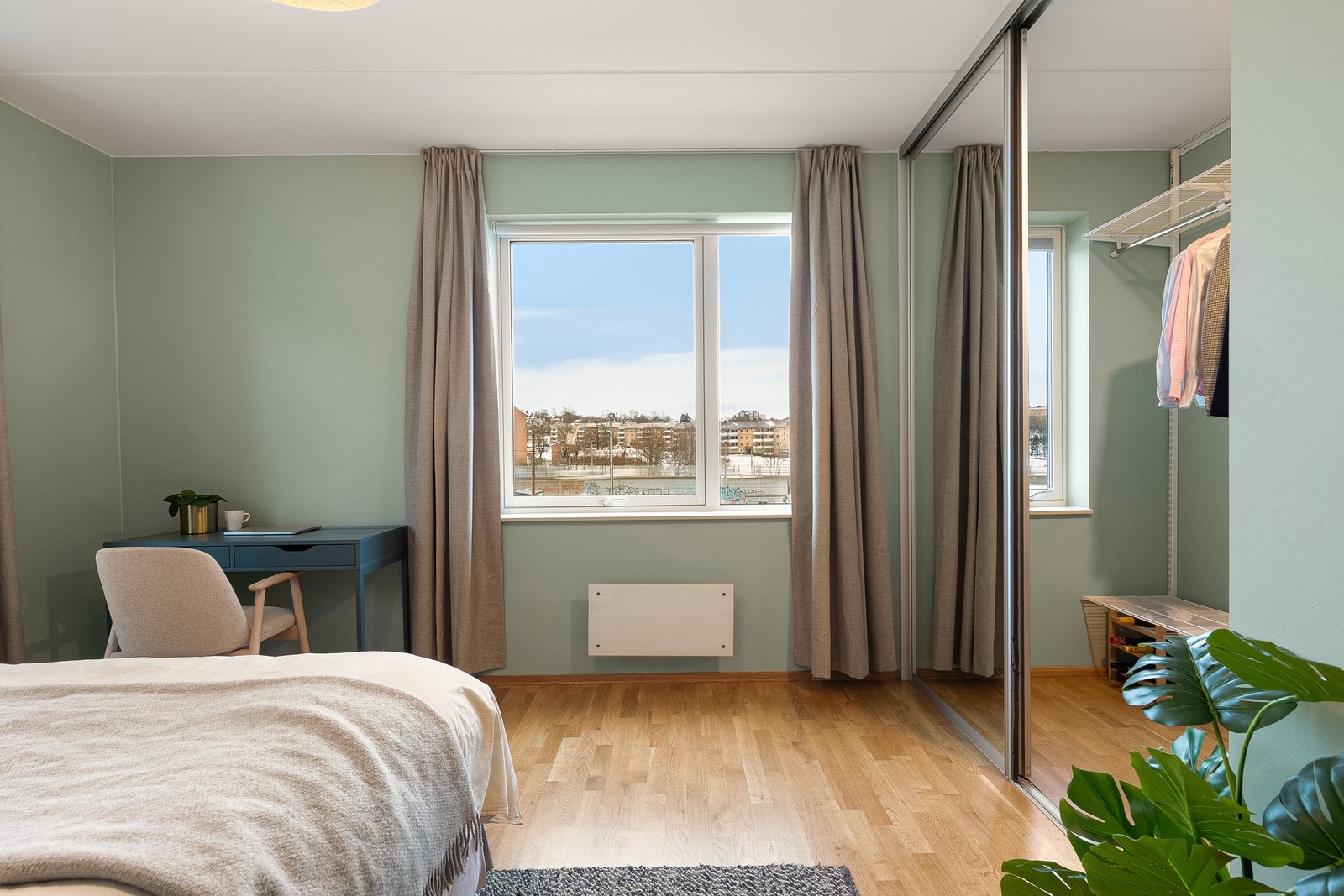 Hovedsoverommet er malt i delikate, moderne farger som skaper en god atmosfære. Galleribilde