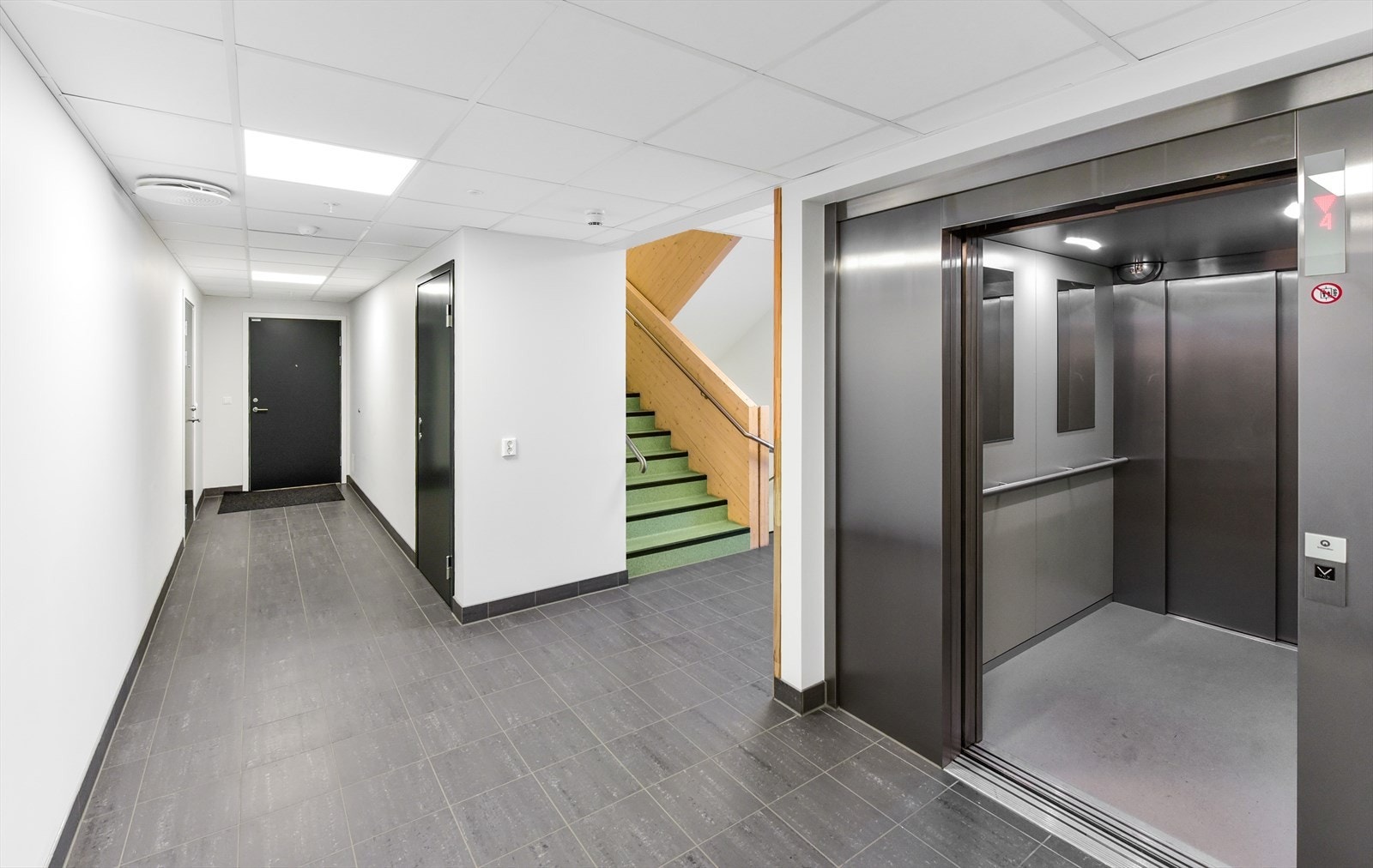 Adkomst via trapp eller heis Galleribilde