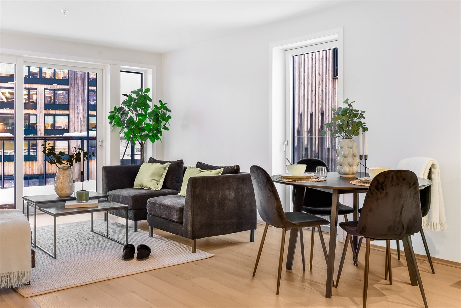 Som endeleilighet får stuen et ekstra vindu Galleribilde