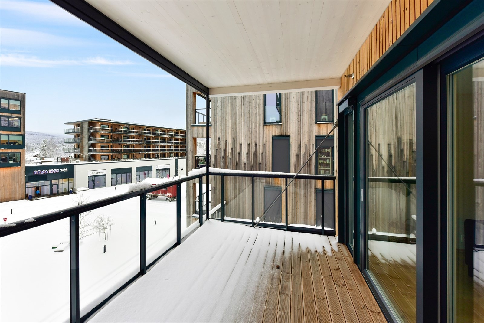 Verandaen utenfor stuen er på 11 m² Galleribilde