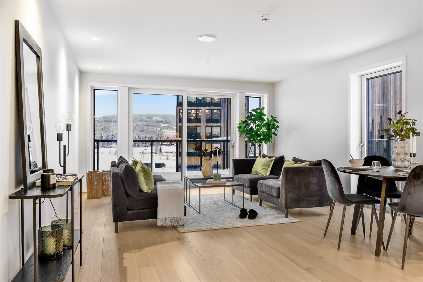 Dette er en lekker 3-roms leilighet fra 2022 med meget sentral beliggenhet på Harestua Galleribilde