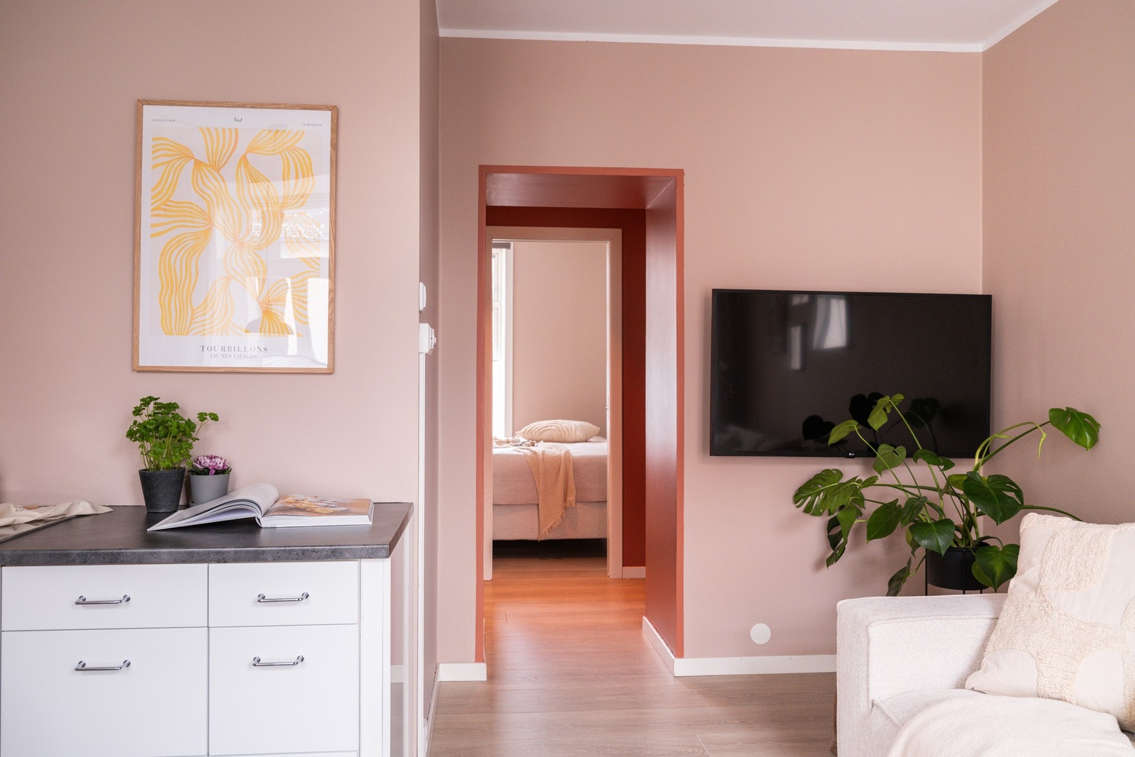 Leiligheten har en gjennomgående og god planløsning, som lar dagslyset strømme naturlig gjennom hele boligen. Galleribilde