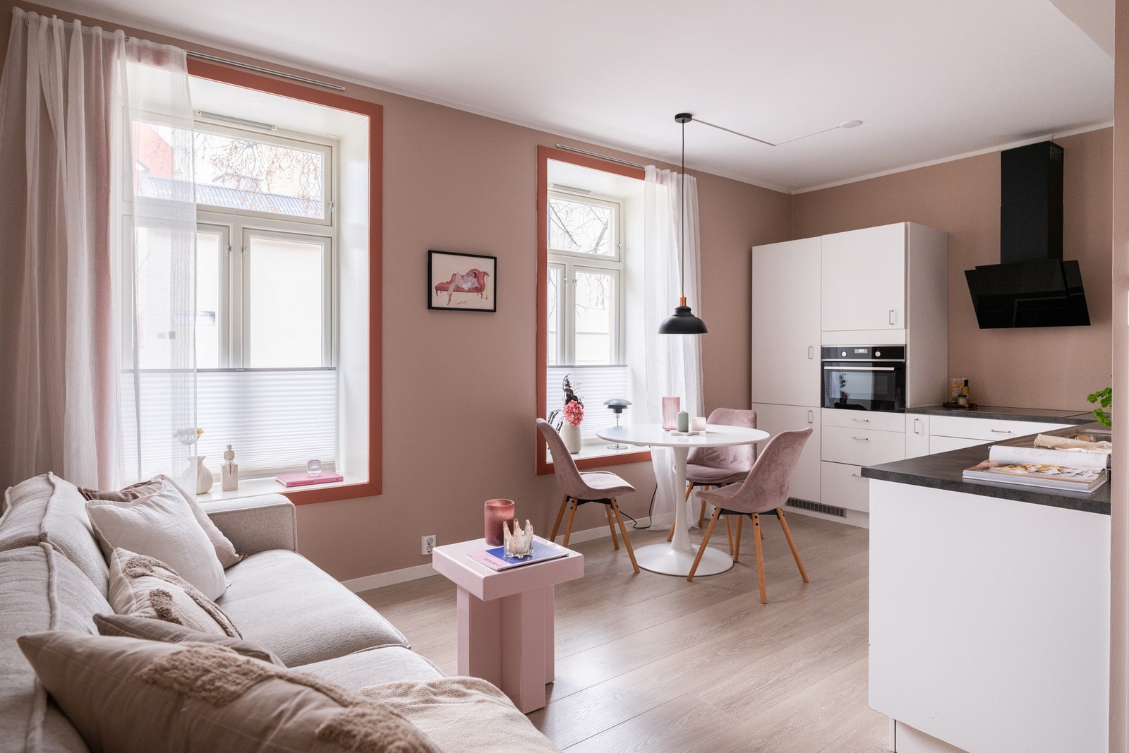 Velkommen til en innbydende og flott 2-roms sentralt på Tøyen!
Foto: Luma Foto AS (Einar Horsberg) Galleribilde