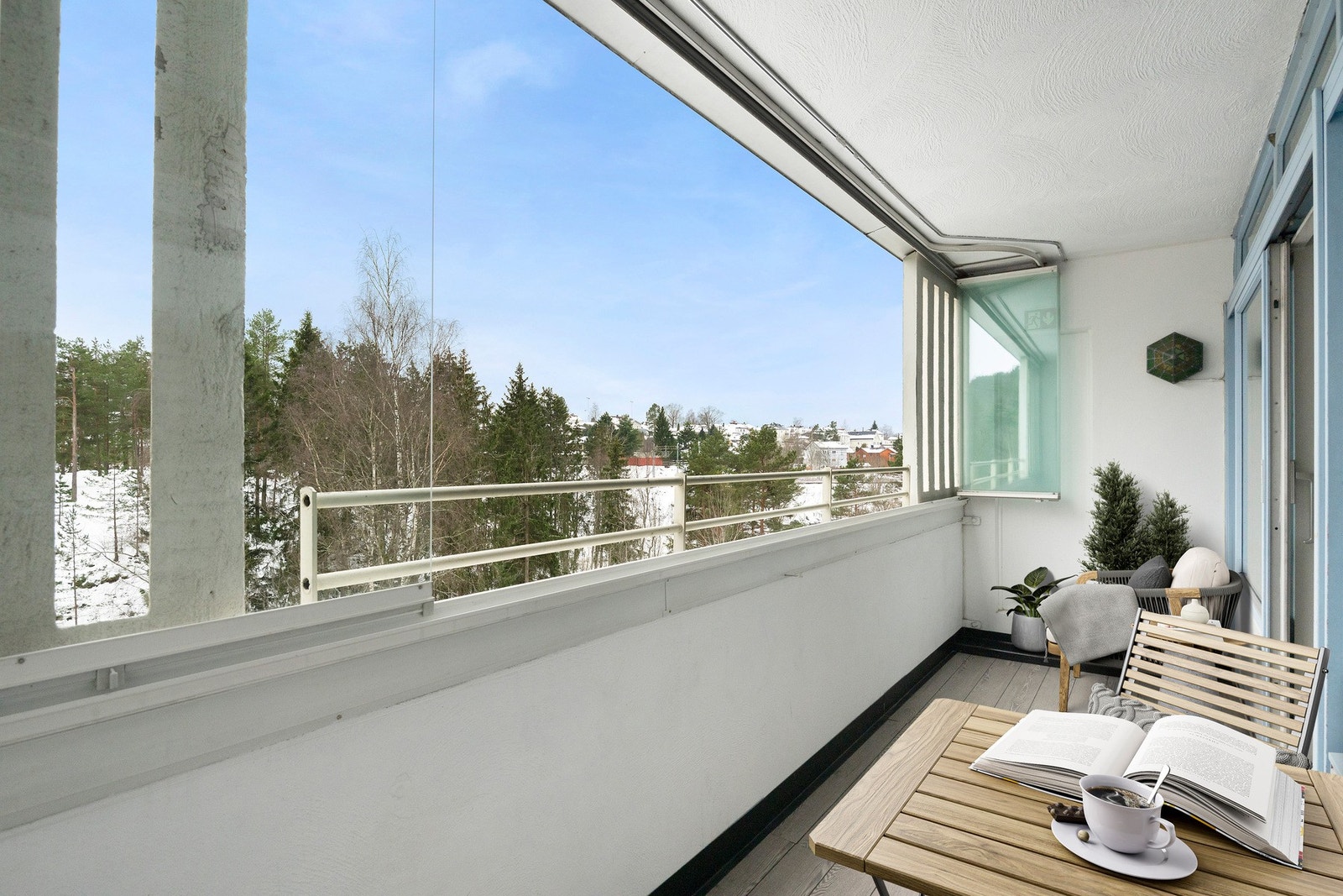 Med en smart planløsning som maksimerer utnyttelsen av plassen, og en sentral beliggenhet på Haugenstua, vil denne leiligheten være ditt perfekte hjem! (Bildet er digitalt møblert). Galleribilde