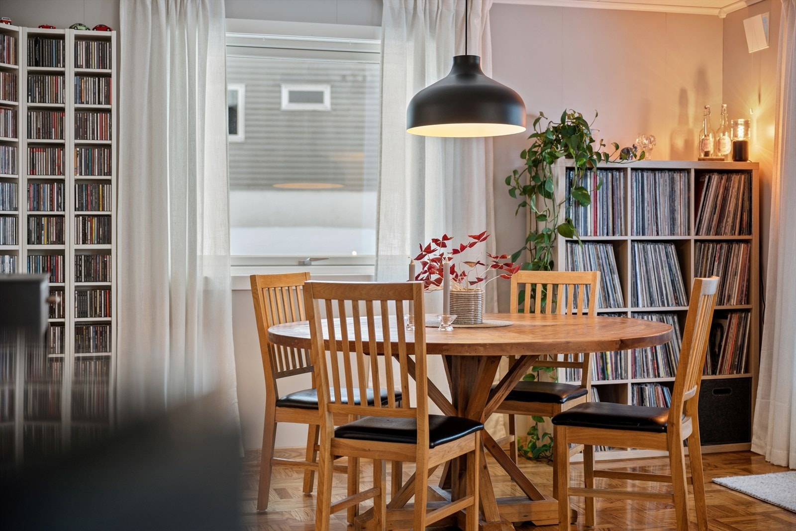 Et innbydende rom for både hverdag og selskap. Galleribilde