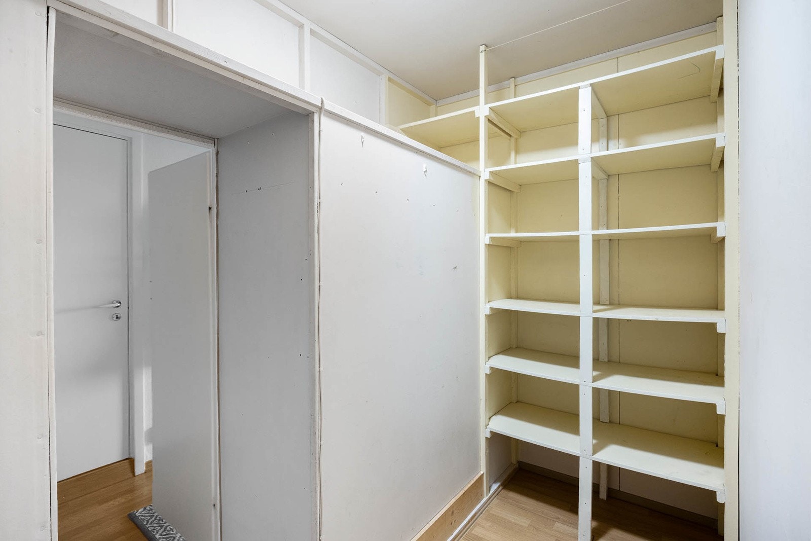 Bod med god oppbevaringsplass Galleribilde