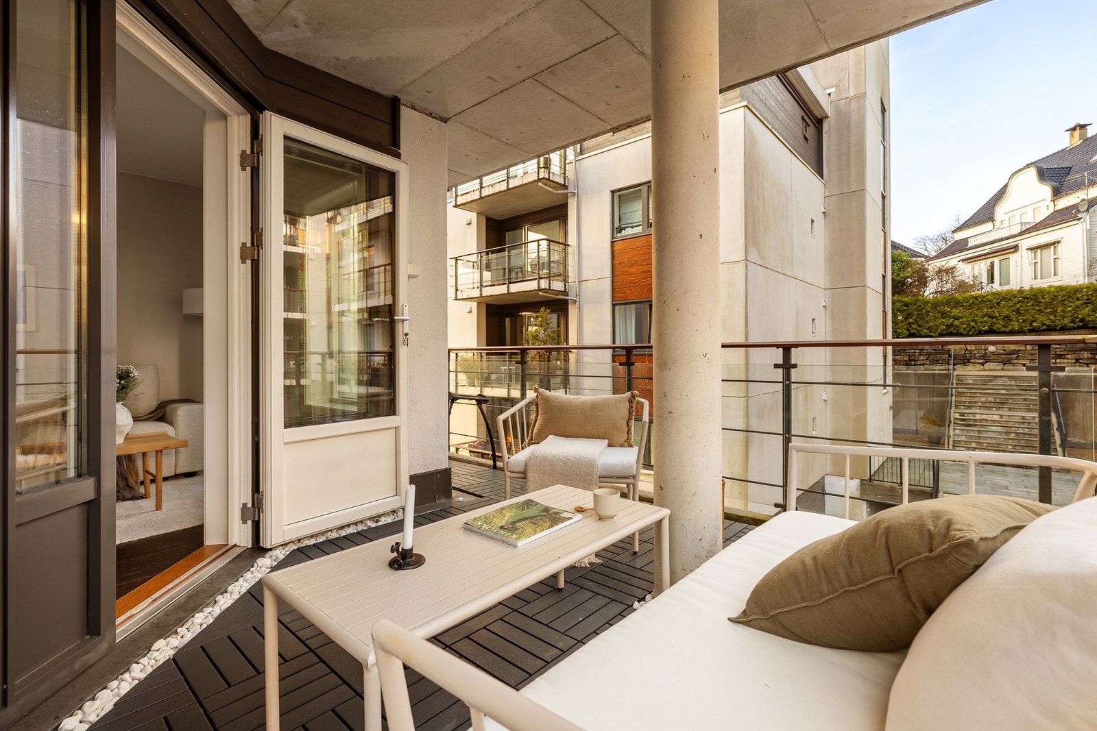 Balkongen er på ca. 11,5 kvm og gir god plass til utemøbler. Galleribilde