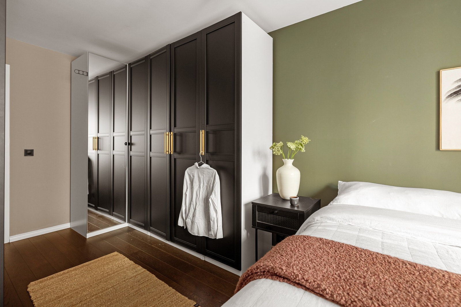 Soverommet er romslig med ca. 14 kvm gulvareal. Galleribilde