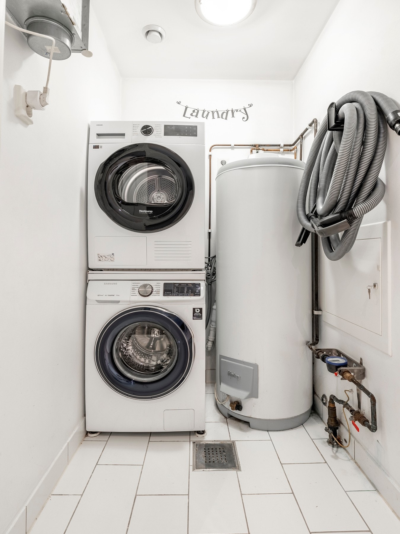 Vaskerommet er både praktisk og godt utstyrt, perfekt til hverdagsbruk. Galleribilde